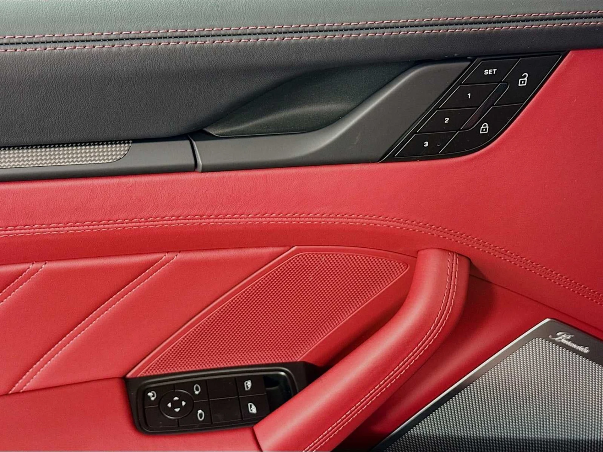 mph013_3134408993_14_84cc38ff1a