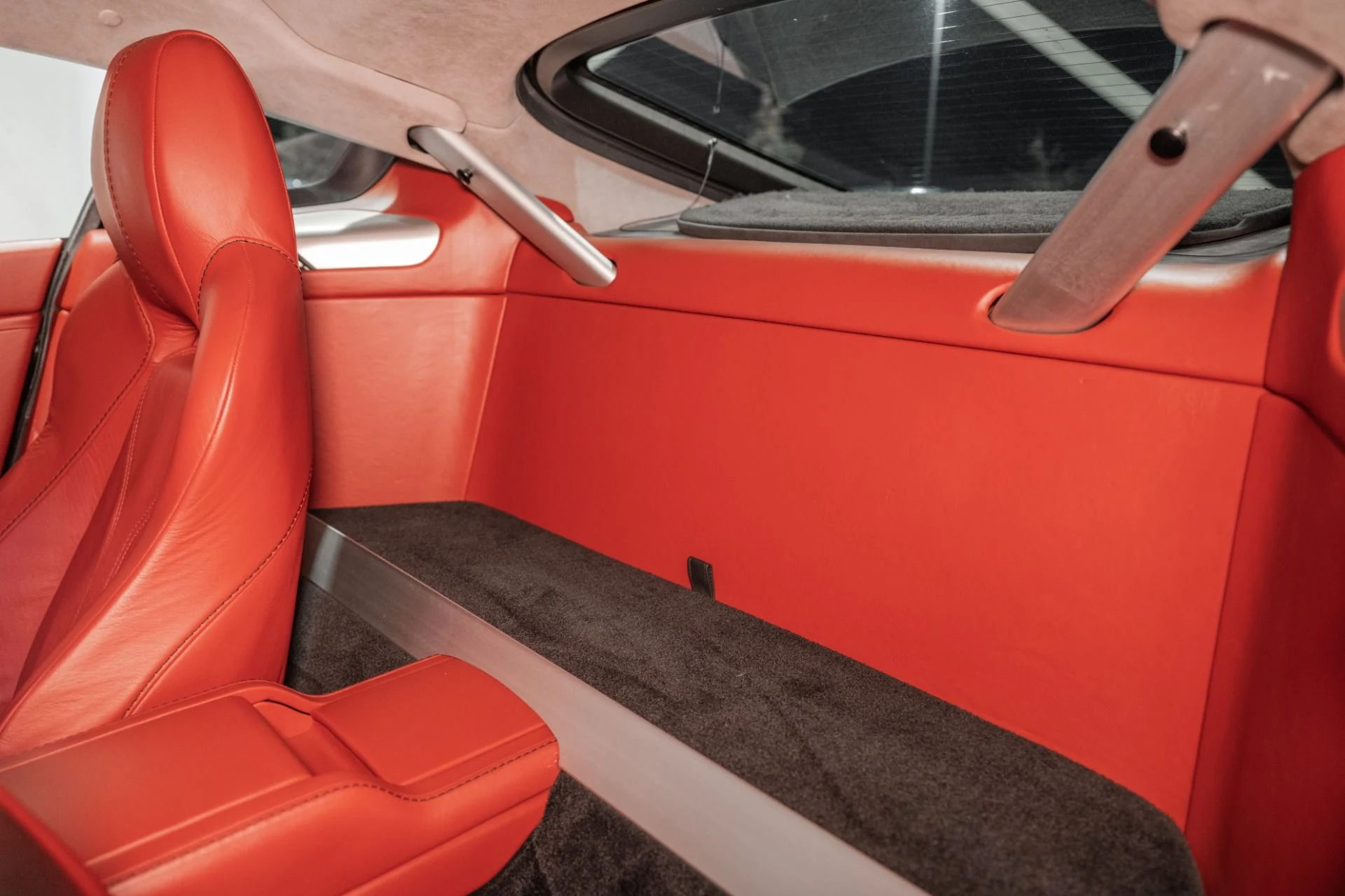 mph013_3145421447_Used_2011_Aston_Martin_V12_Vantage_1762183015_7c3c7c3075