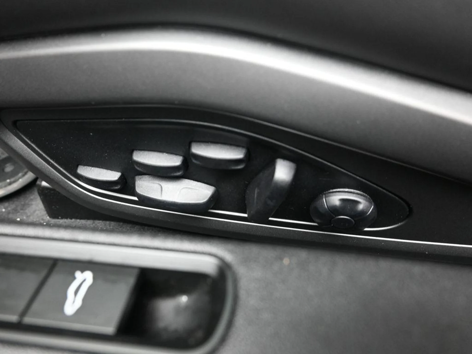 mph013_3146025865_0_Z0_Y_Khg_Cf7_JT_9_J2_Xcw_Bm_OM_4_RF_Ug_c9893d1561