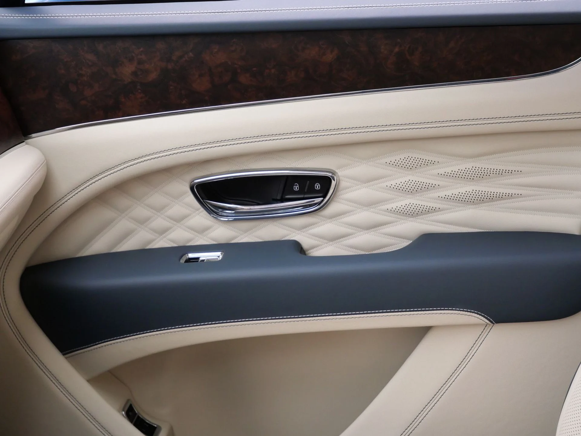 mph013_314694815_ce18e882c0358758e534327b6a0ac3c8x_fd35a99958