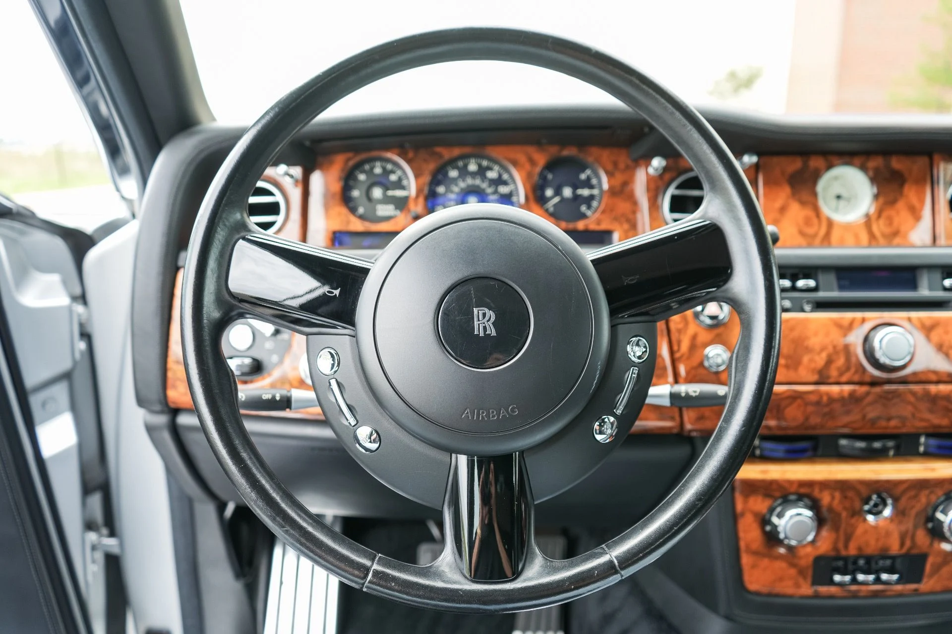 mph013_3148668770_Used_2005_Rolls_Royce_Phantom_1787087643_6b16e9231f
