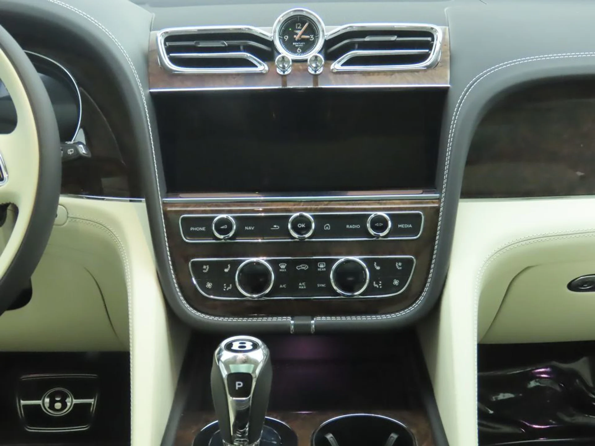 mph013_3154292309_new_2026_bentley_bentayga_8119_22950936_14_1024_aac1d0e61d