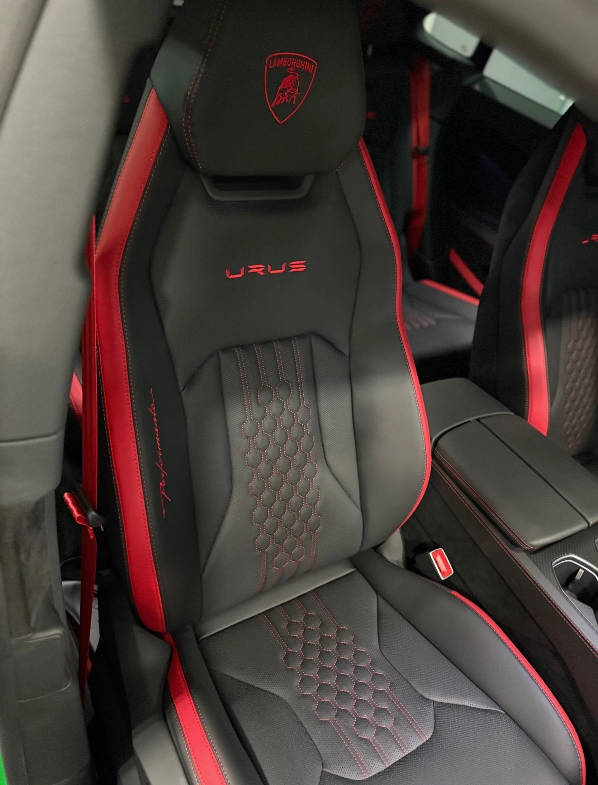 mph013_3156366362_Used_2024_Lamborghini_Urus_Performante_1763160818_b5a4acf98a