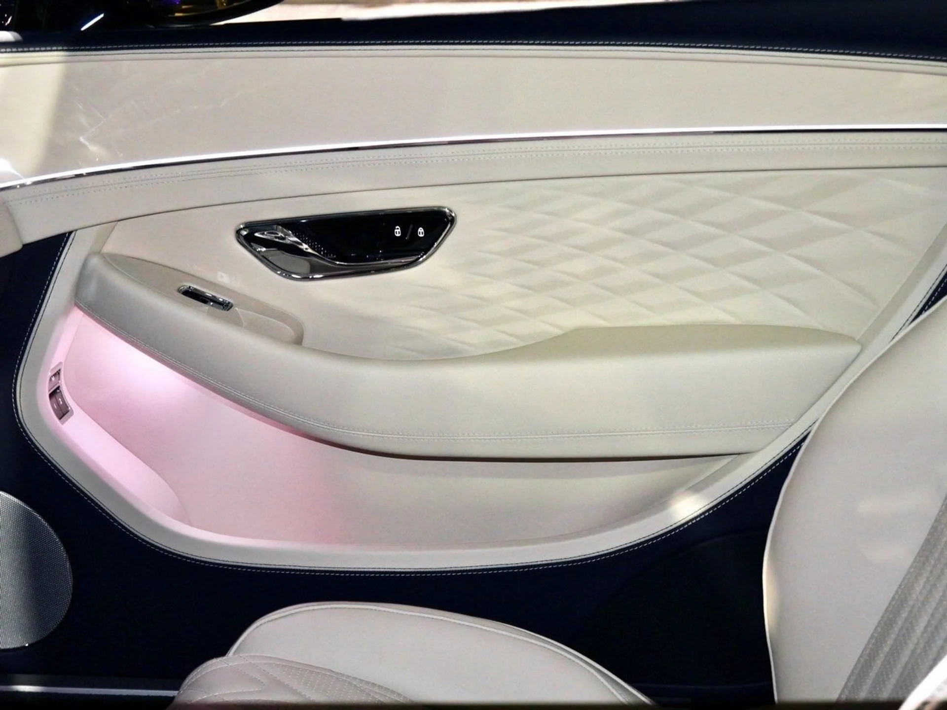 mph013_3156904461_80a6987906fe5bc74ee28789f9fa30cex_e39aa8a149