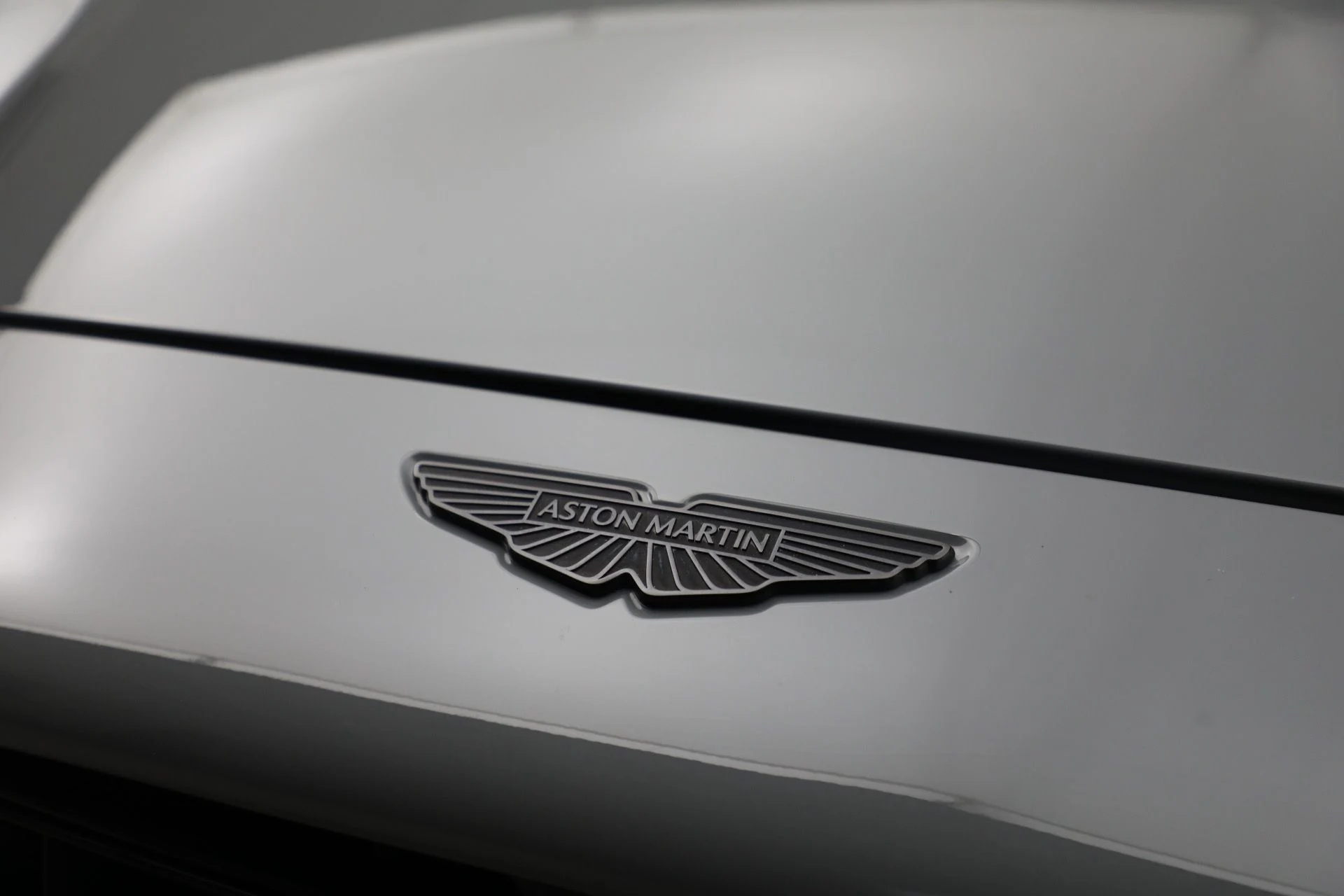 mph013_3157741559_New_2025_Aston_Martin_DBX_707_1762018387_add79b5c87