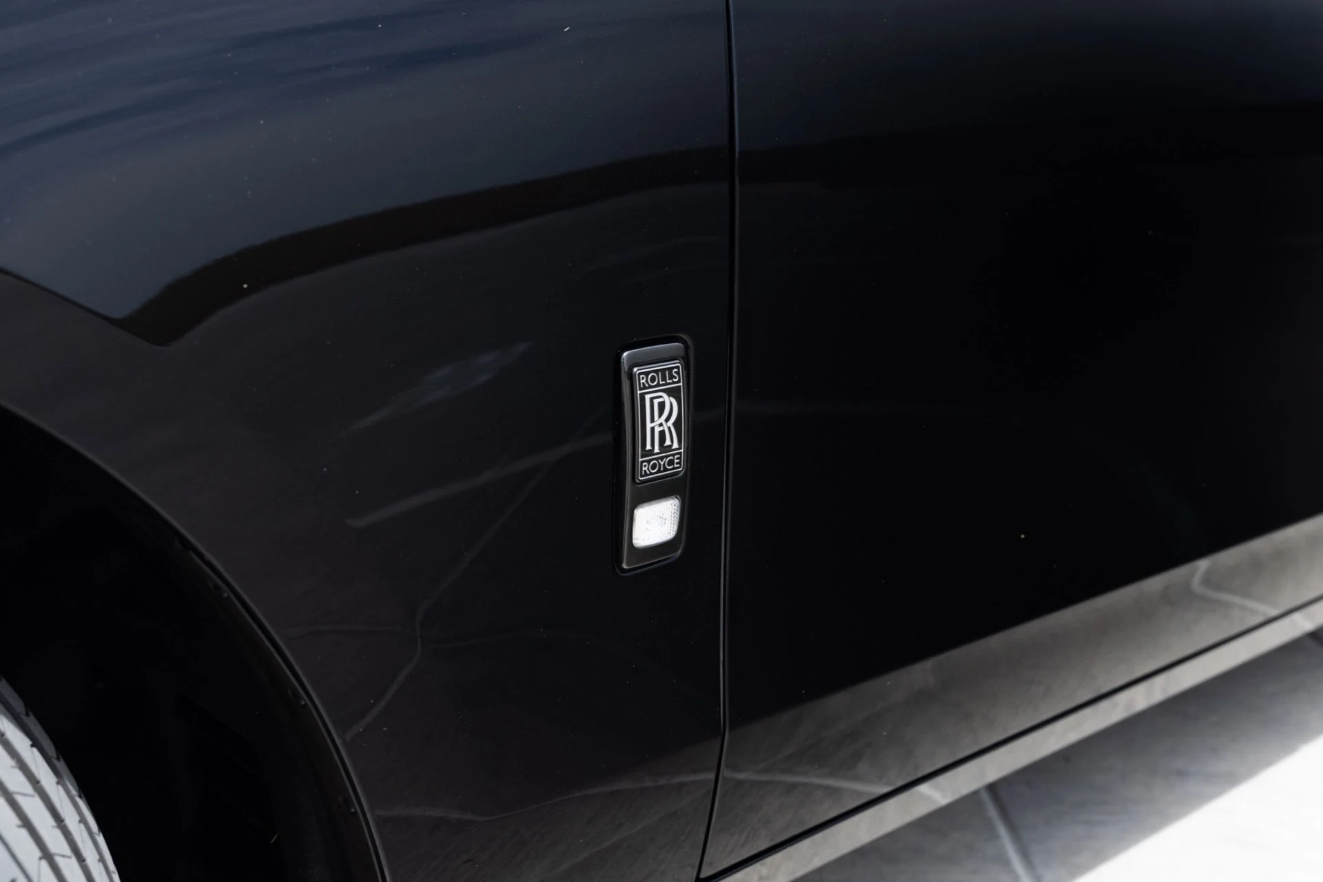 mph013_3161048030_Used_2023_Rolls_Royce_Black_Badge_Ghost_1779231236_7caa015a7f