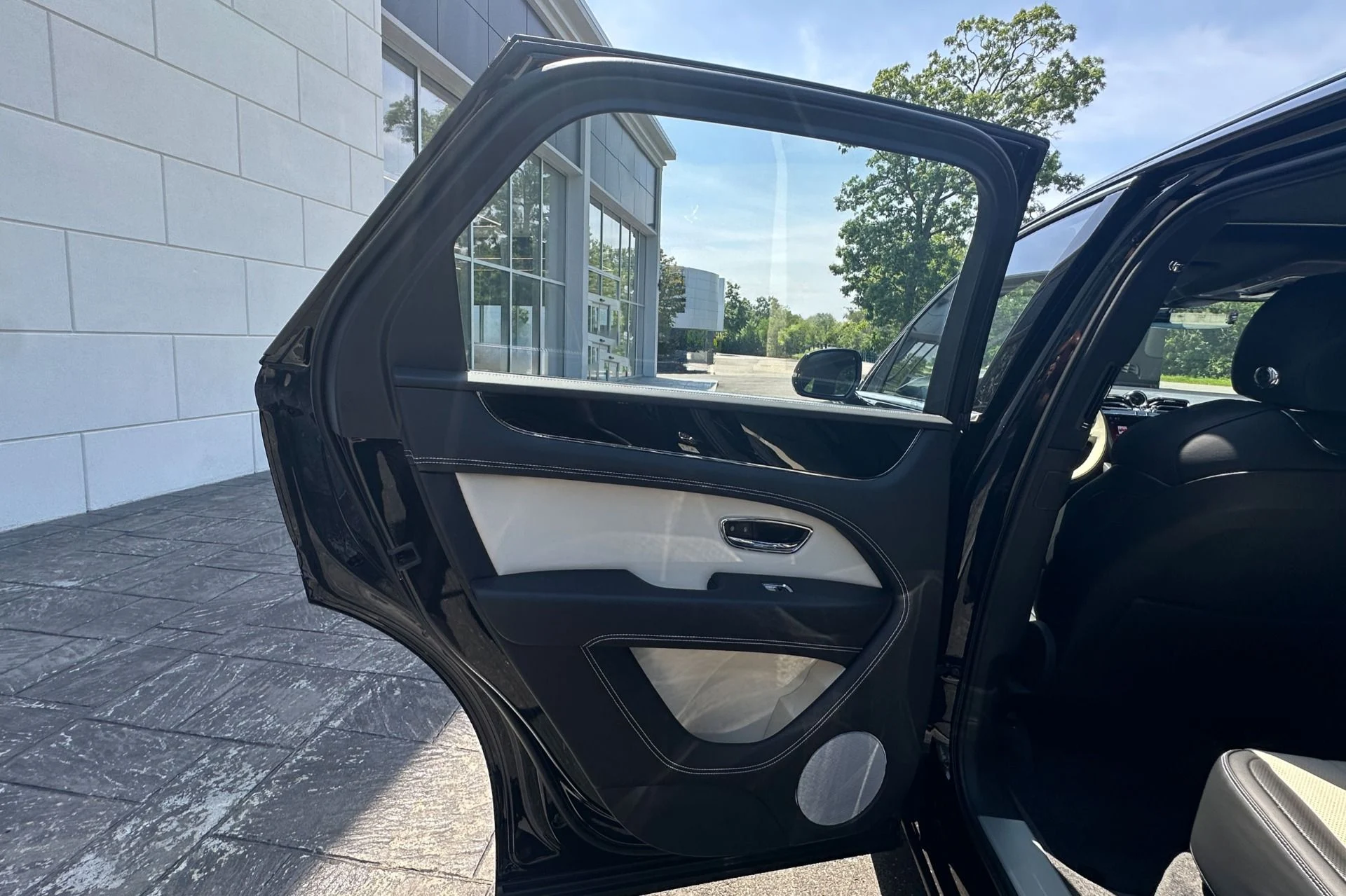 mph013_3164556896_New_2026_Bentley_Bentayga_V8_1781256662_1066c19d1c