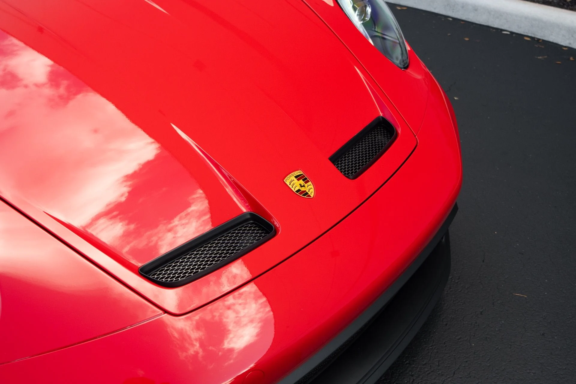 mph013_3170316754_Used_2022_Porsche_911_GT_3_1761761054_0ee81e87b4