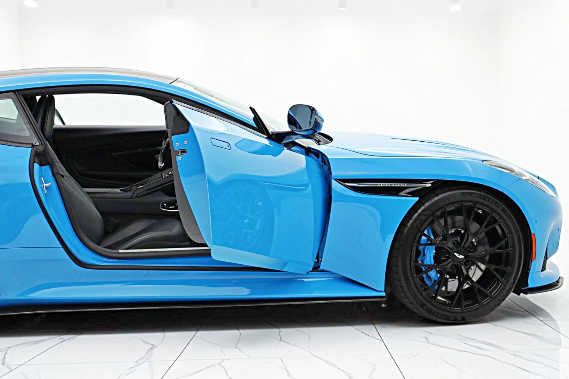 mph013_3173618_Used_2024_Aston_Martin_DB_12_Coupe_LEASE_OPTIONS_AVAILABLE_0d68fd61d3