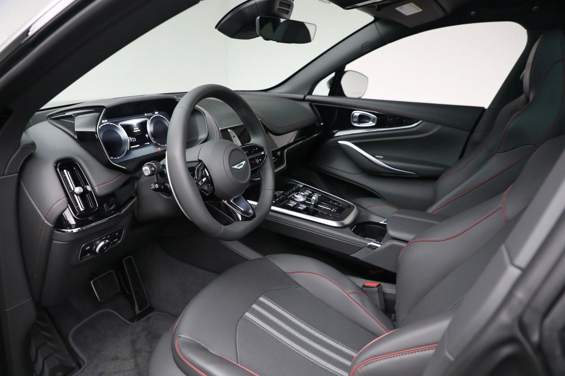 mph013_3178830292_New_2025_Aston_Martin_DBX_707_bd527f926e