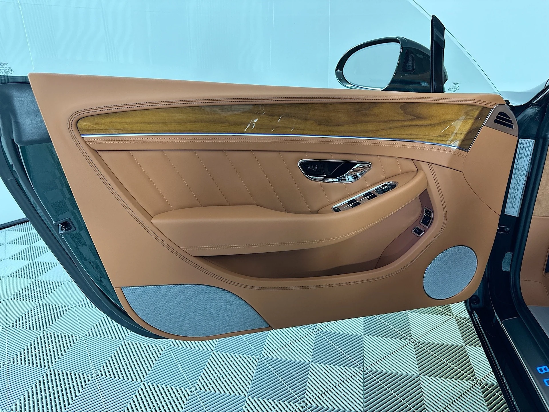 mph013_3181009793_14_e991e00134