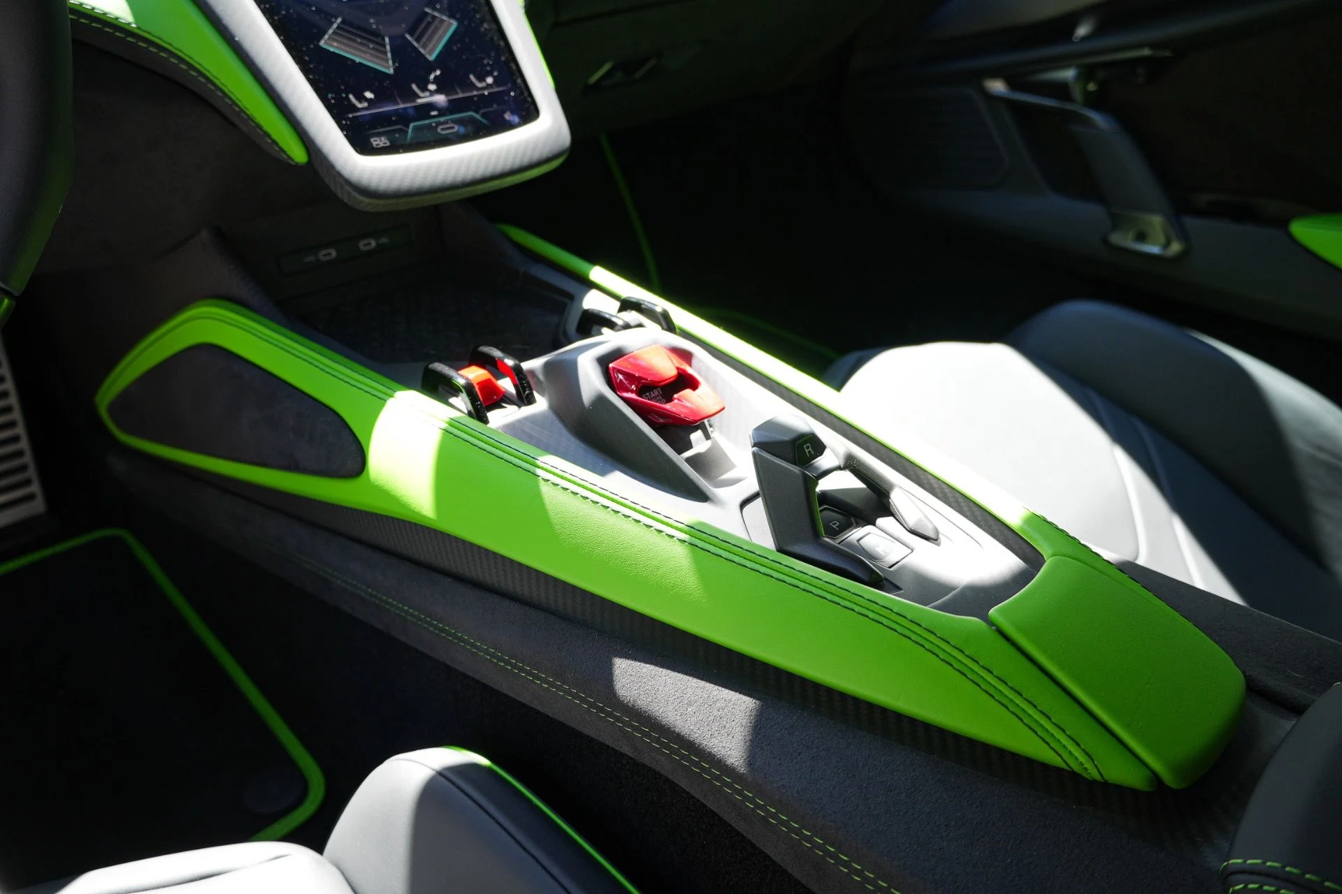 mph013_318275398_Used_2025_Lamborghini_Revuelto_1781291405_448071df28