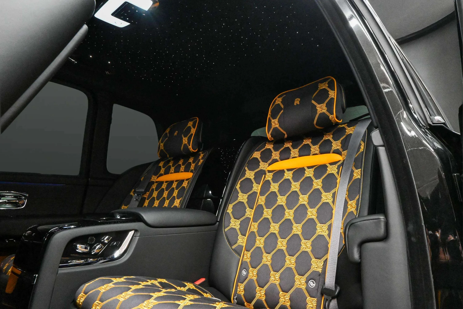 mph013_3183280092_7bd8634f_8f08_47a5_b963_d88c636086fa_202520_Rolls_Royce20_Cullinan20282502729_12_a06cfb4f46