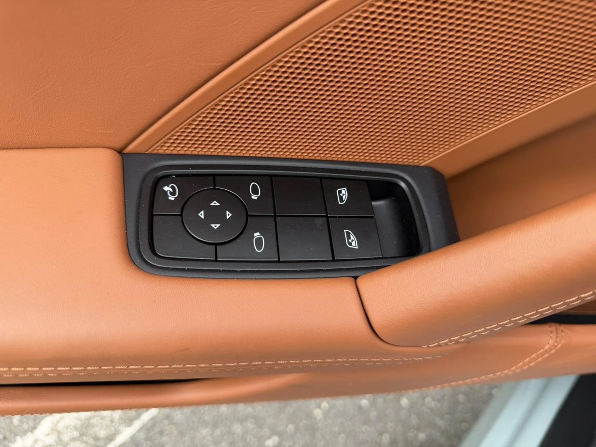 mph013_3186702336_afa2b6602b58ba4611f87327457d6c99_102255f43c