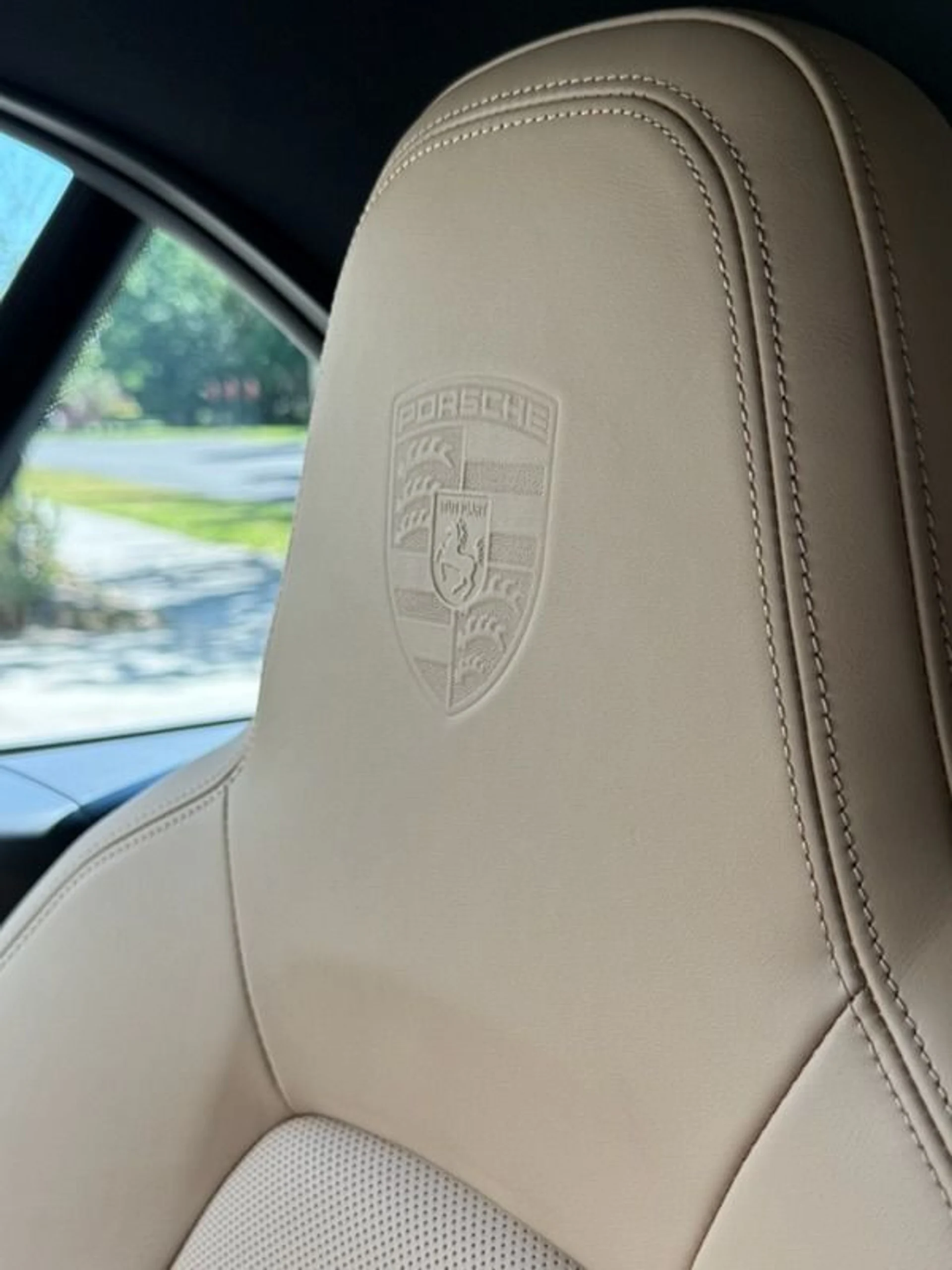 mph013_3187154744_Used_2022_Porsche_911_Carrera_1767118243_c074a1ffe1