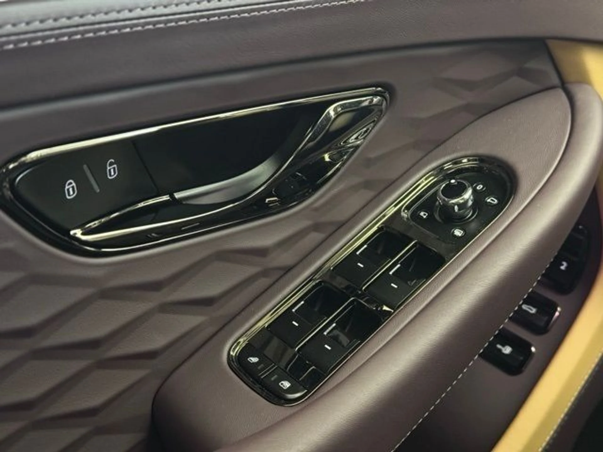 mph013_3193523268_3qvo3dz9axzzdpne48jerfzc5uvw_14c20bbcbf