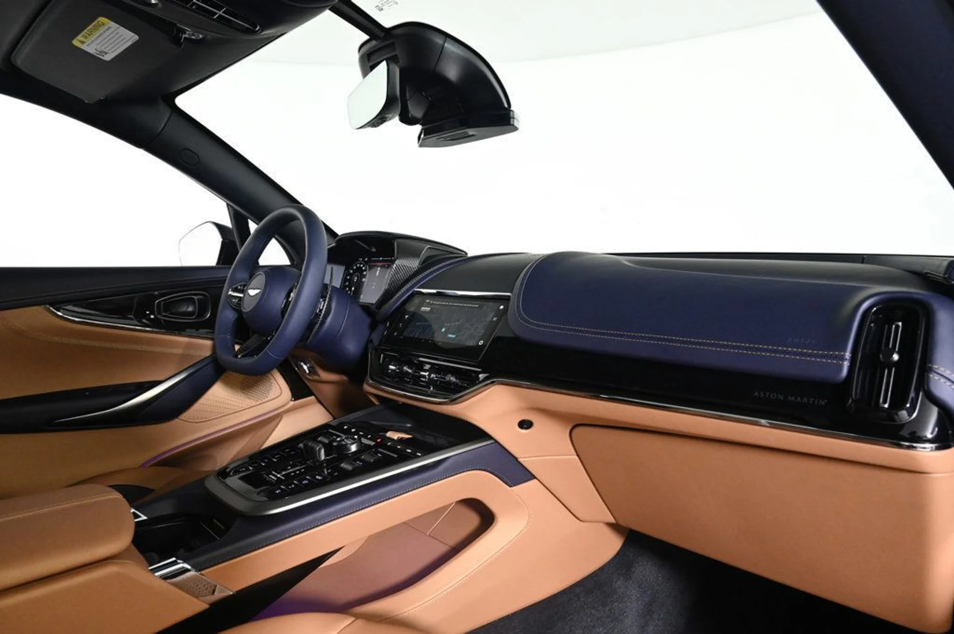 mph013_319447262_new_2026_aston_martin_dbx_707awd_11350_22969414_14_1024_486c75f304