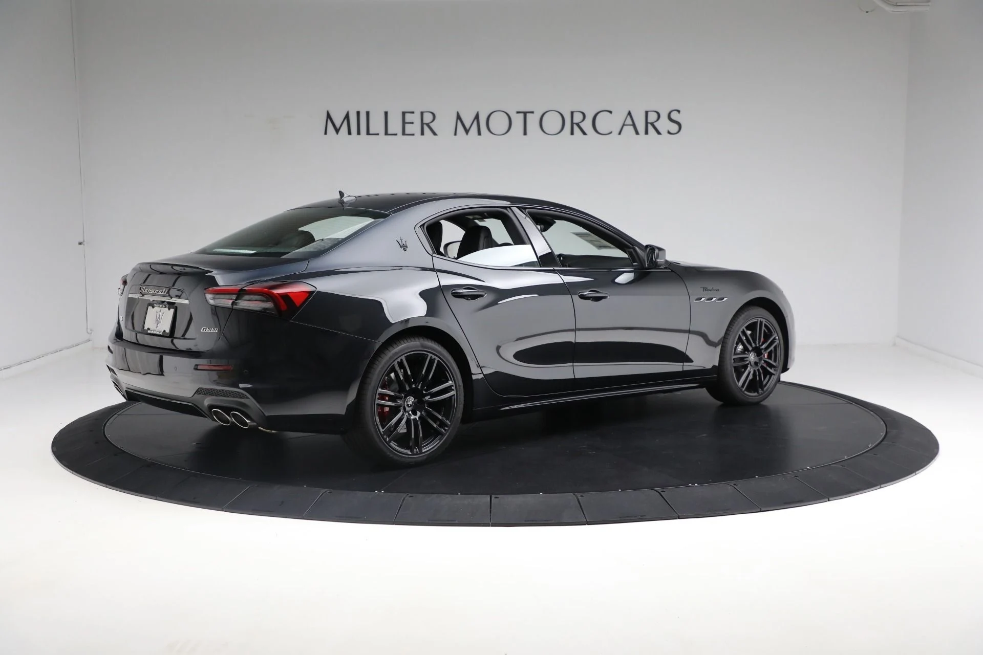 mph013_3203889609_Used_2024_Maserati_Ghibli_Modena_Ultima_Q4_1713534126_025c18912f