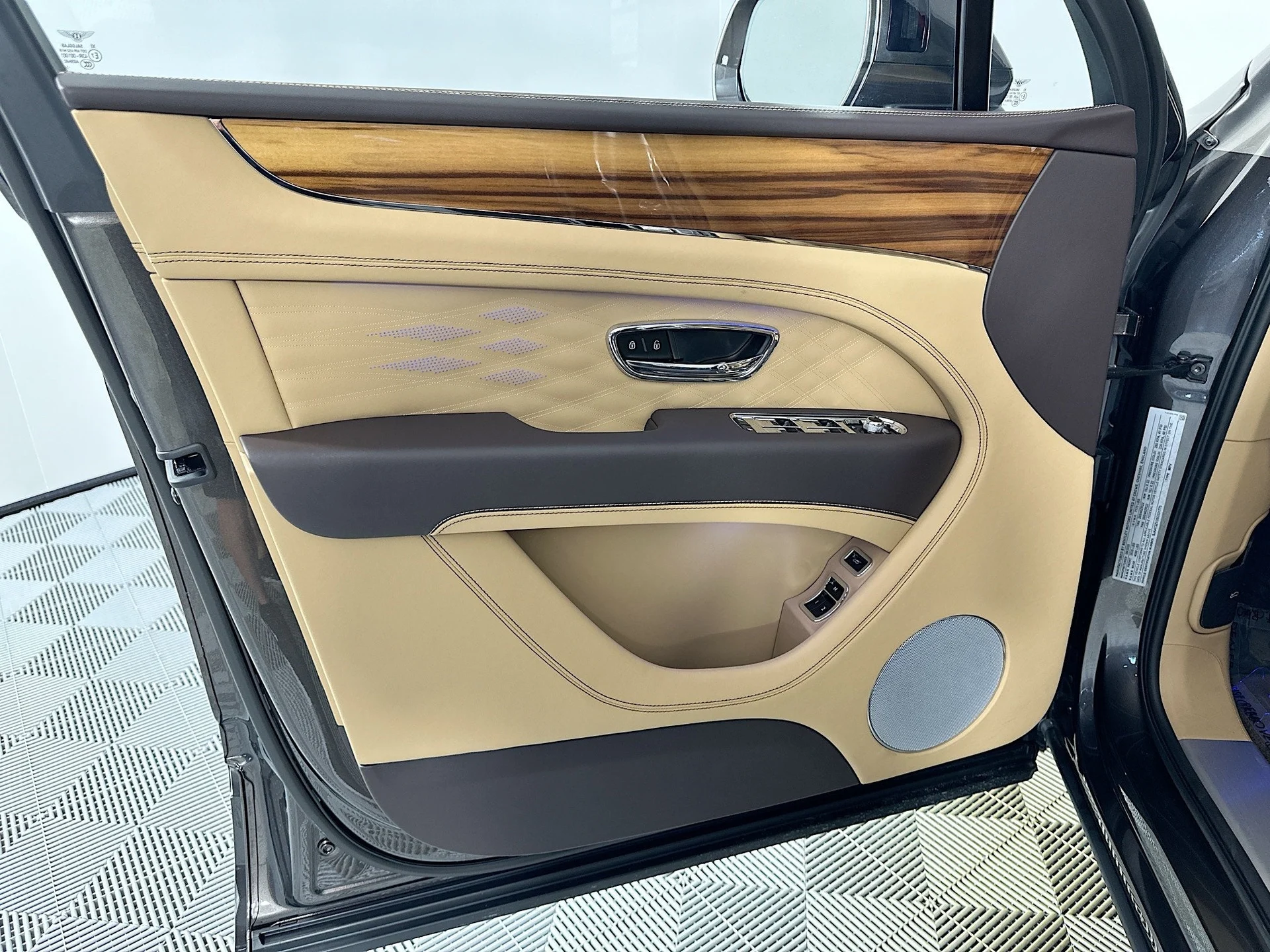 mph013_3211324771_14_f33797c183