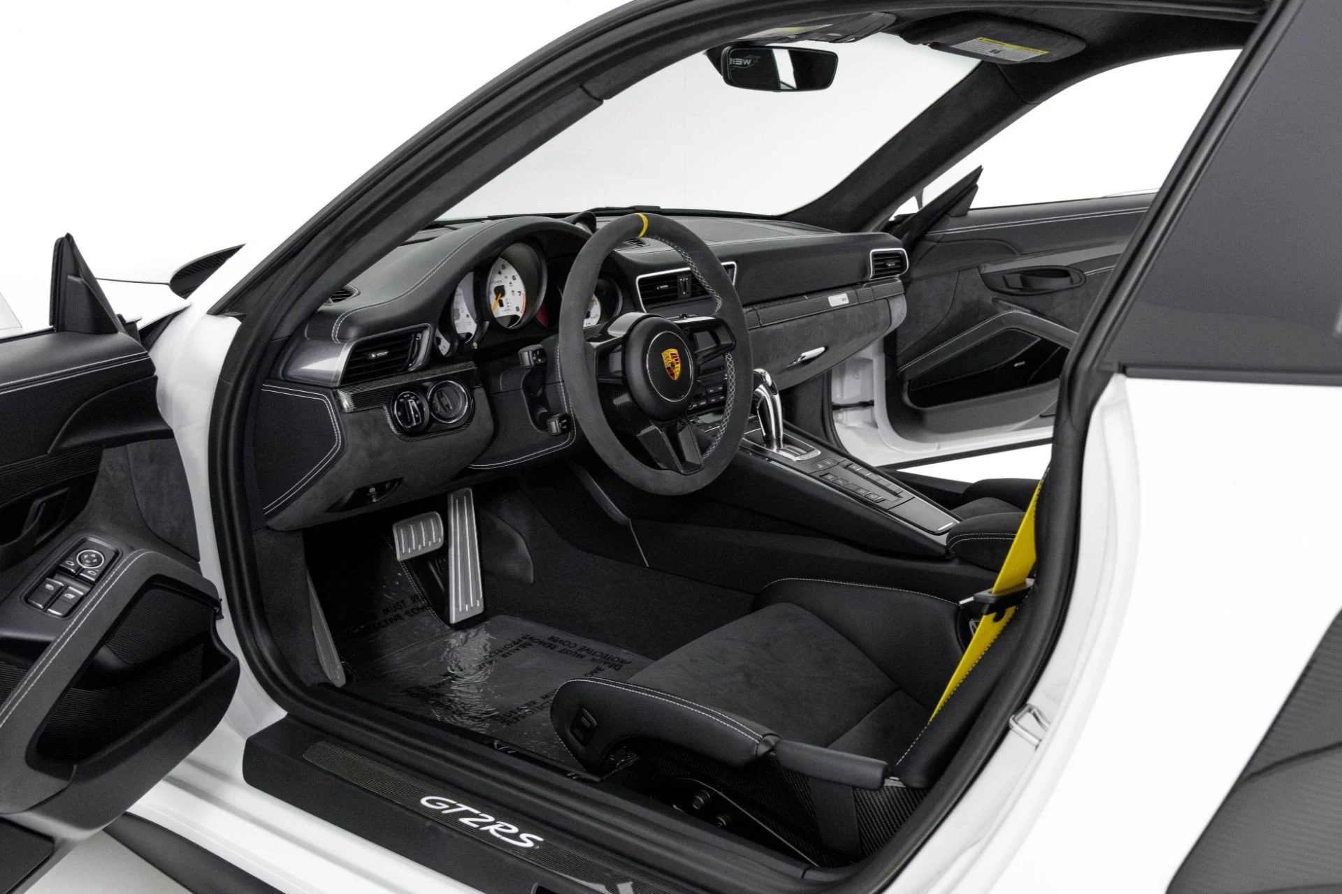 mph013_3212095438_Used_2018_Porsche_911_GT_2_RS_1762386659_15f60f7476