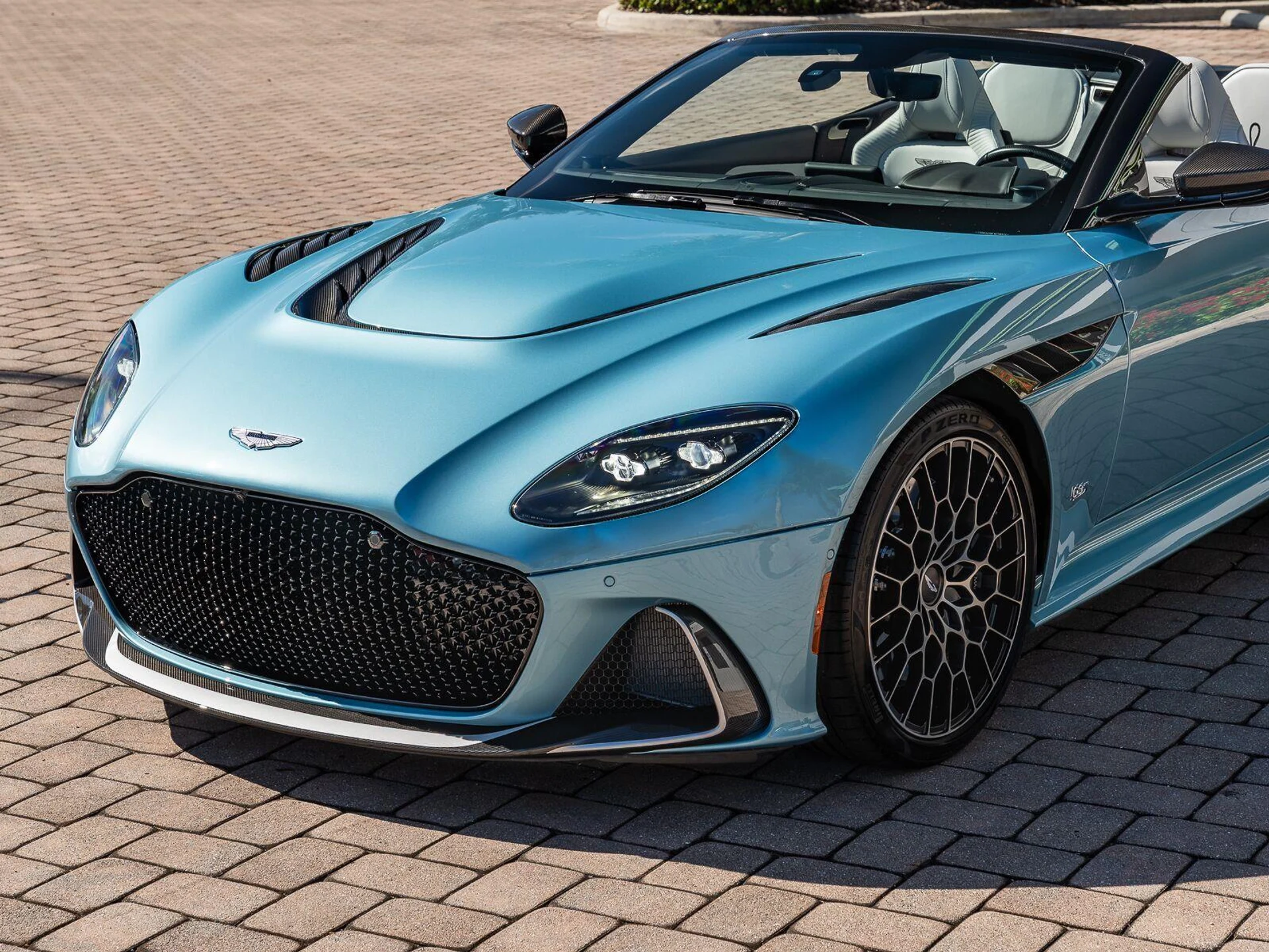 mph013_3212867270_Used_2023_Aston_Martin_DBS_770_Ultimate_1792180992_40169ab3d3