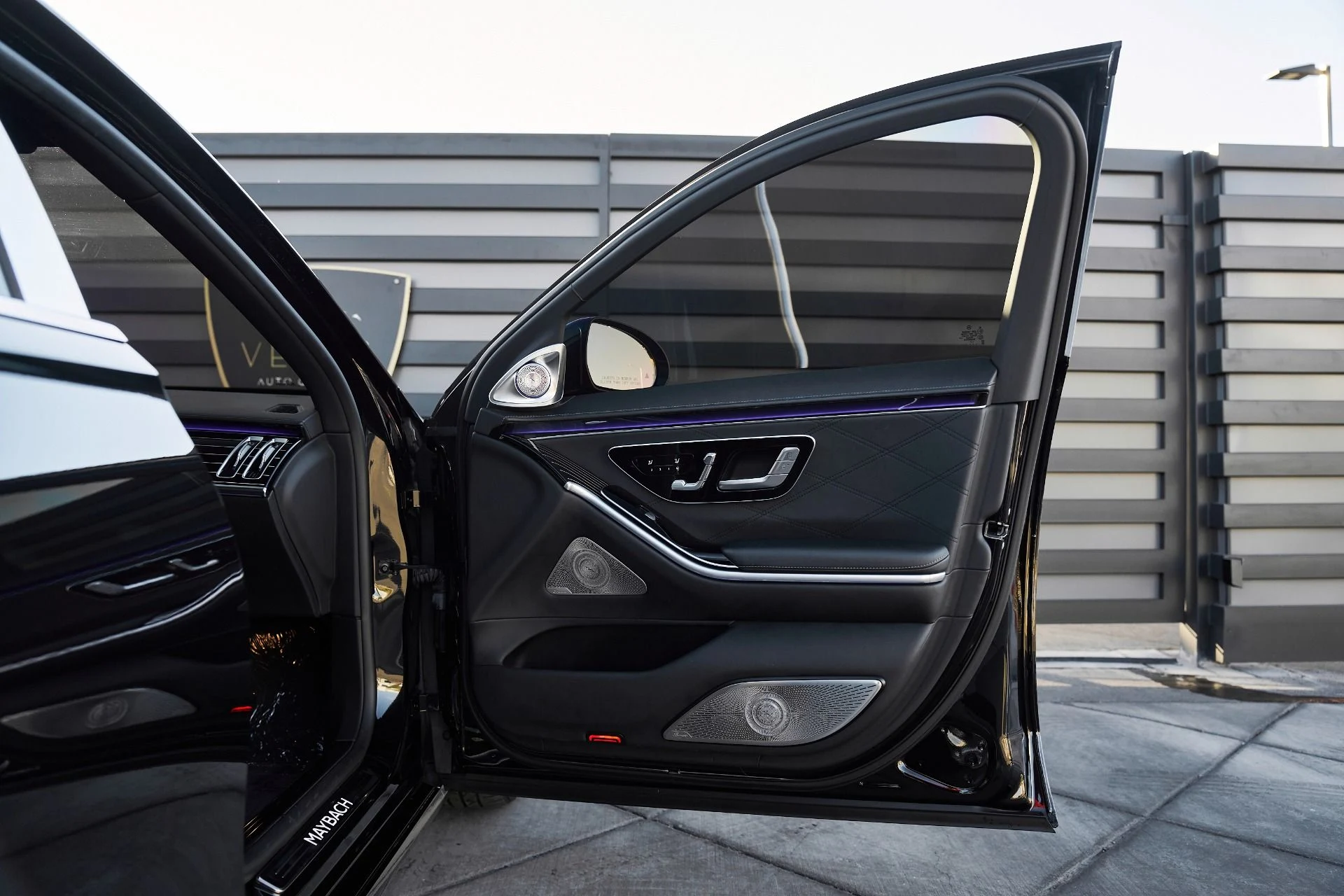 mph013_3213066804_Used_2022_Mercedes_Benz_S_Class_Maybach_S_580_1763082551_90f2ebf14c