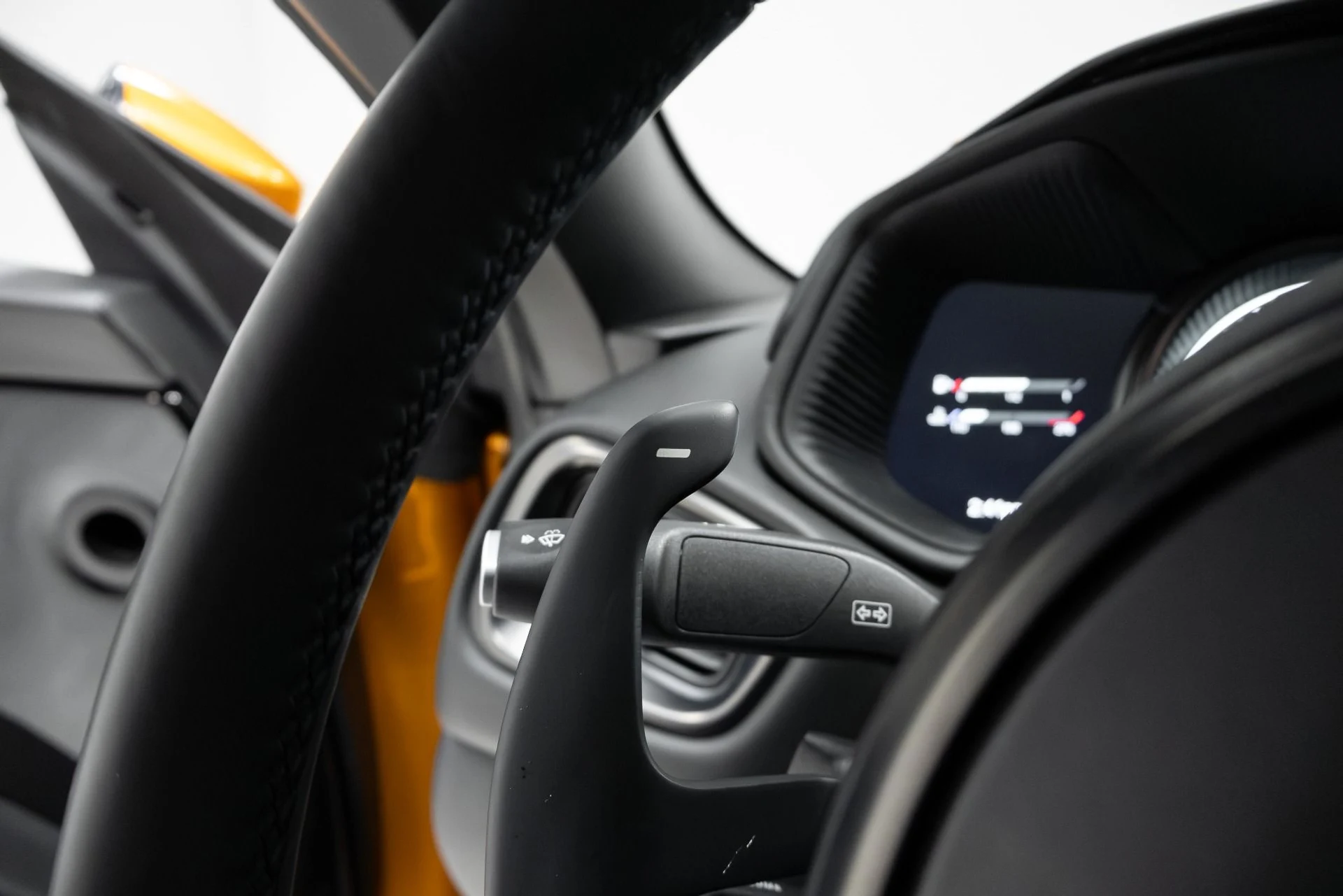 mph013_3218858926_Used_2018_Aston_Martin_DB_11_1761056819_705b78d7c2