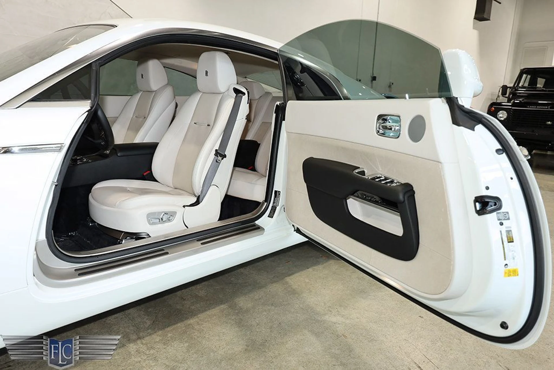 mph013_3219075056_used_2015_rolls_royce_wraith_2drcoupe_9689_22975127_14_1024_abf83ab8cd