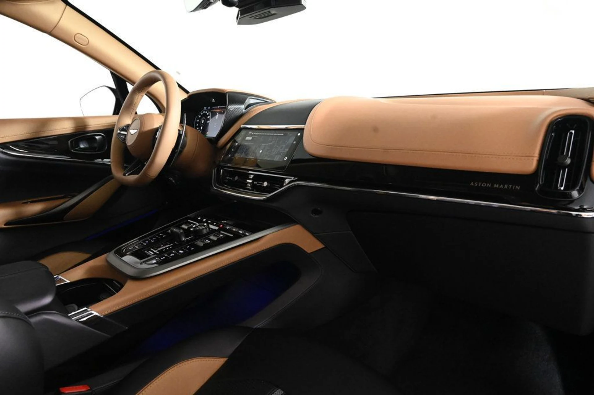 mph013_3221927082_new_2026_aston_martin_dbx_707awd_11350_22969436_14_1024_e43b0b732a