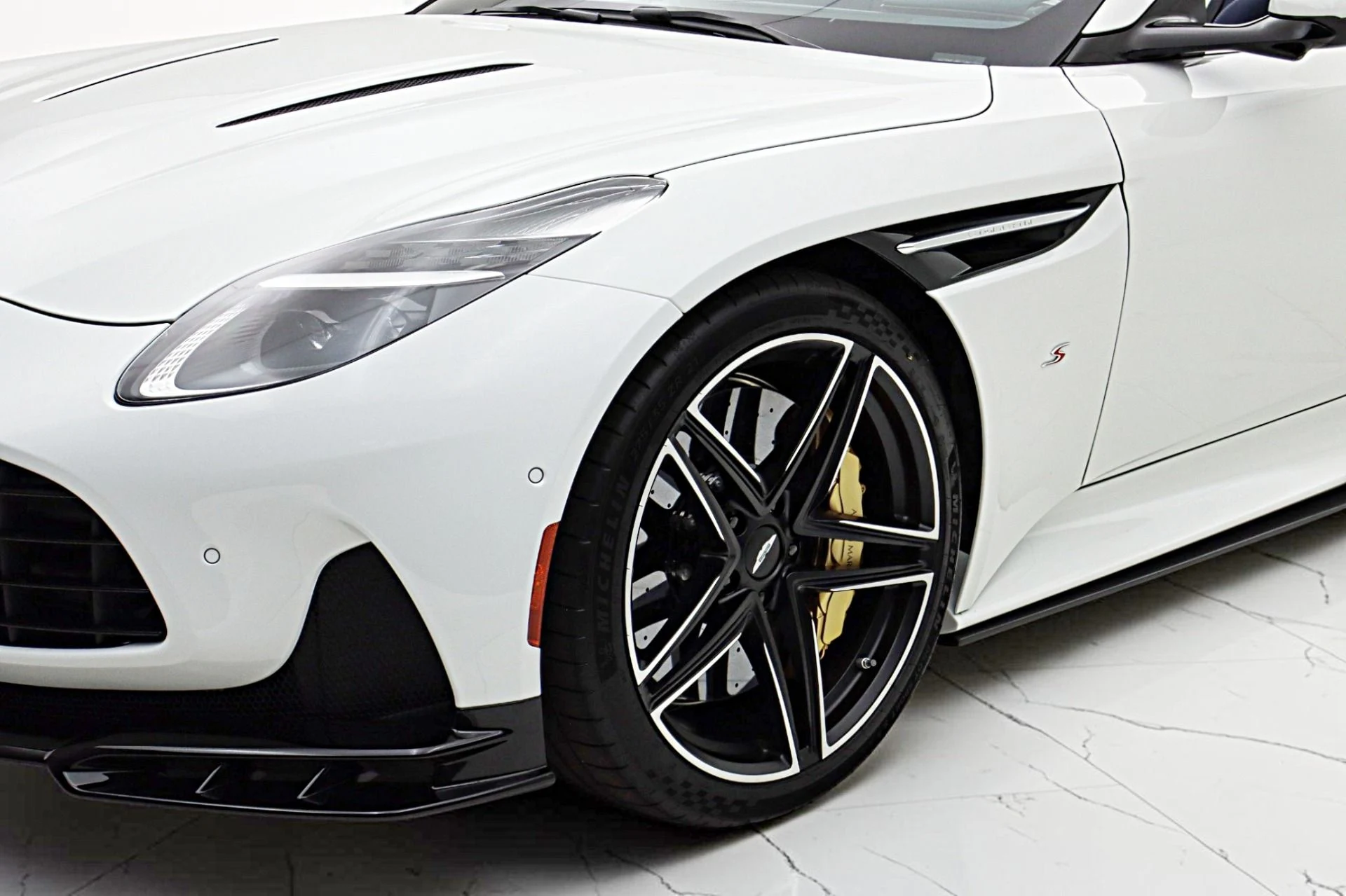 mph013_3222897901_New_2026_Aston_Martin_DB_12_S_Volante_0bd48611af