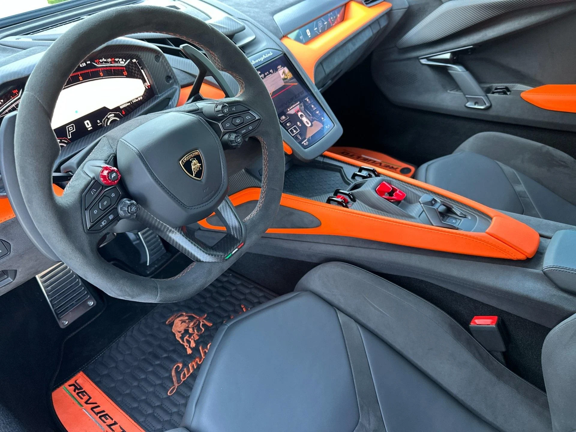 mph013_3225686162_Used_2024_Lamborghini_Revuelto_1756303821_c98c7d0906