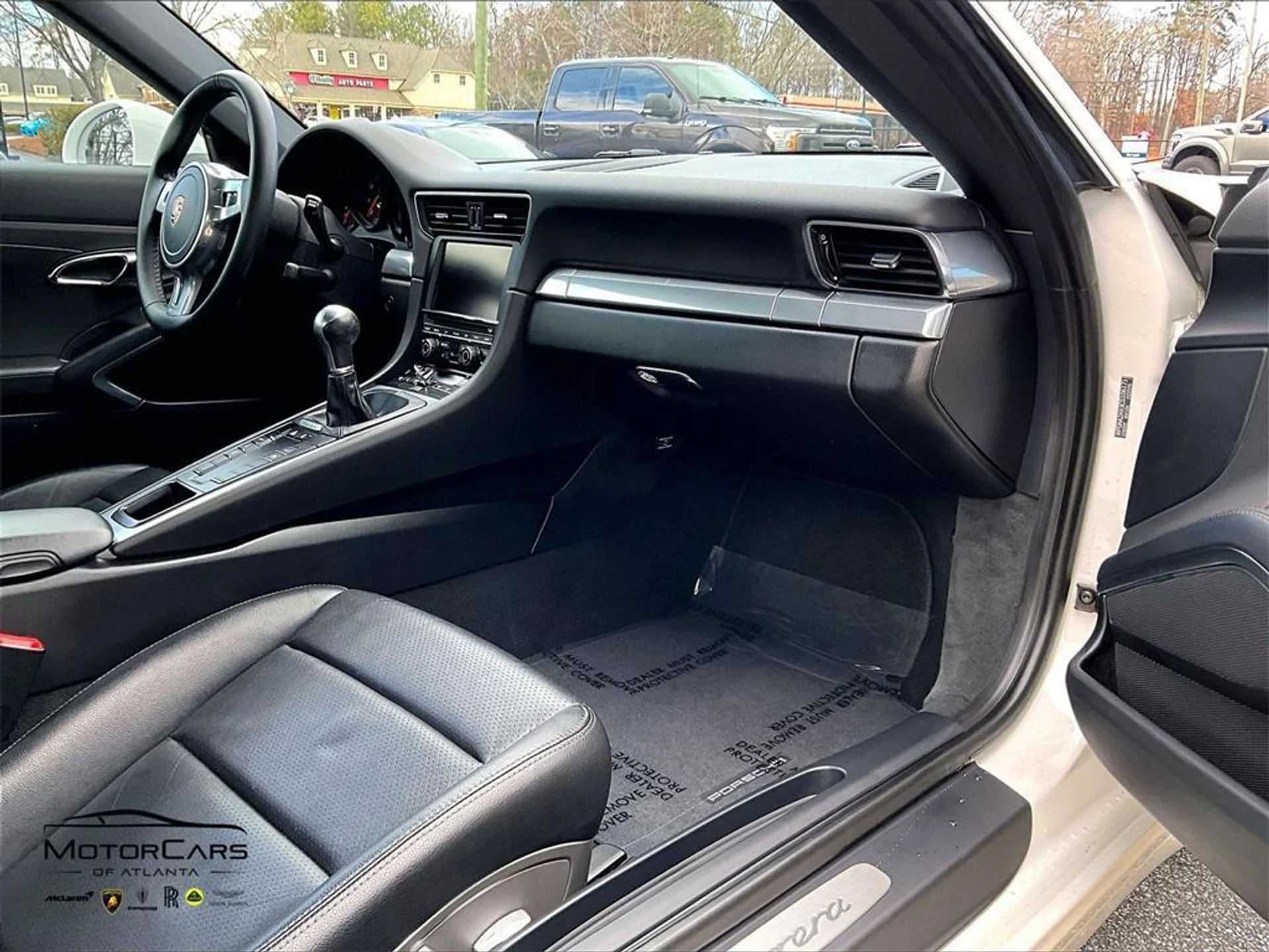 mph013_3228295315_mz_Wrlq_SG_Caa_OJF_1yr_Ar_MJIX_Fn_Ts_060177cbb4