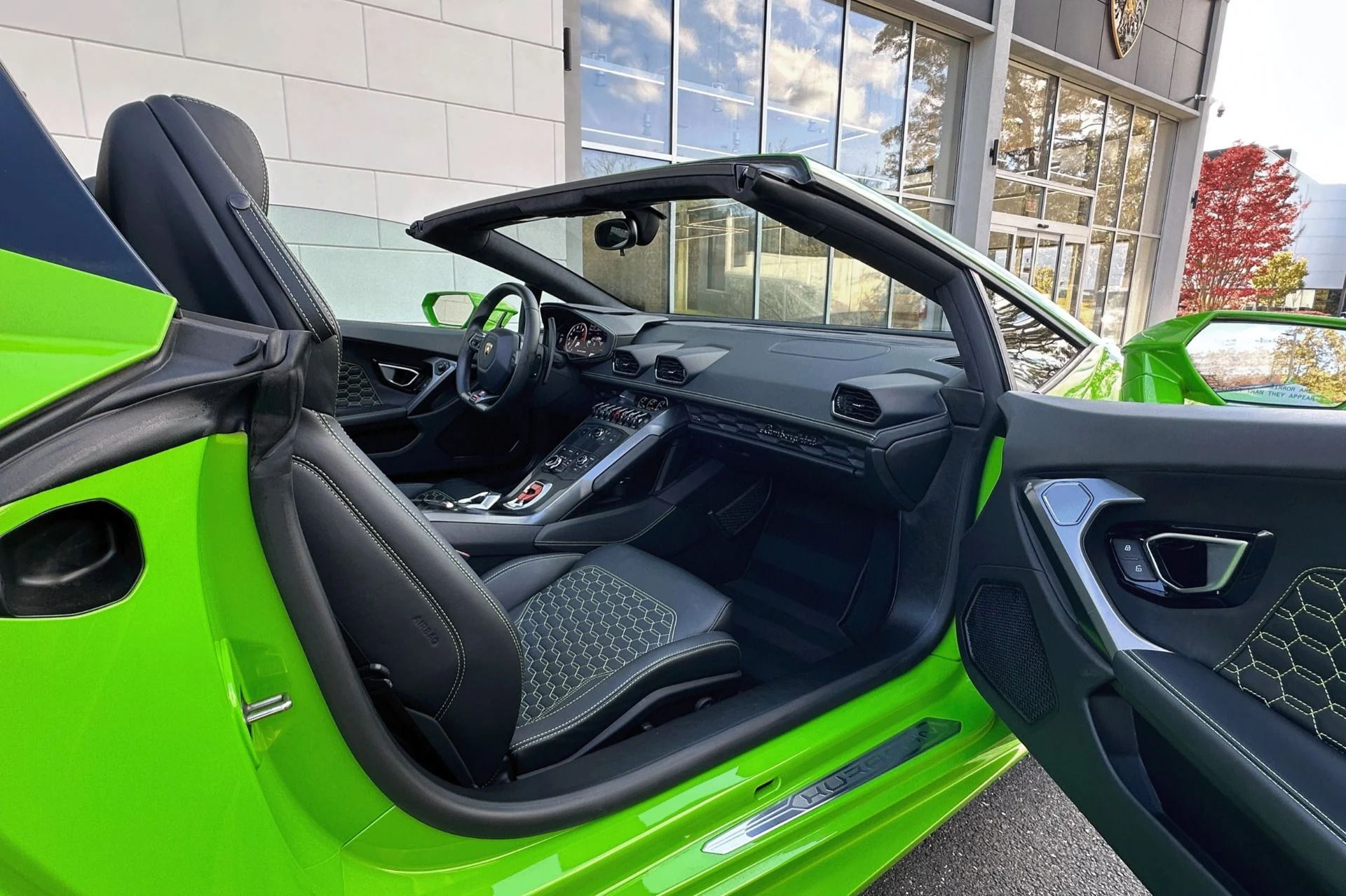 mph013_3238205606_Used_2017_Lamborghini_Huracan_RWD_Spyder_1761220667_772ad933a9