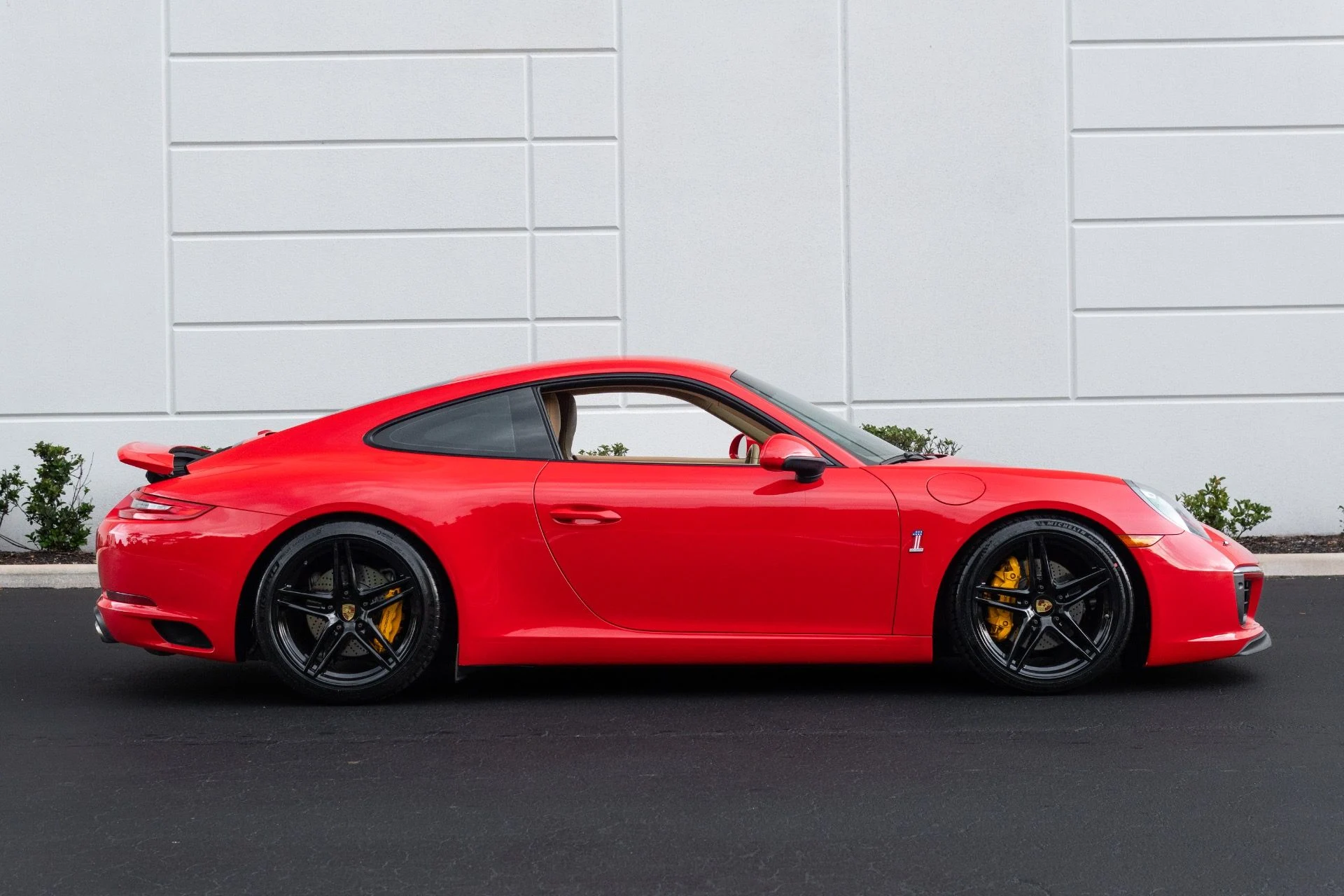 mph013_3238737297_Used_2017_Porsche_911_Carrera_1778631972_d0231020e5