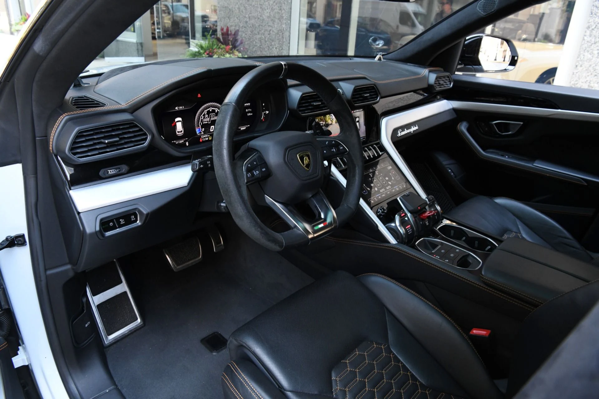 mph013_3245103172_Used_2021_Lamborghini_Urus_1752869053_09e5f87ef0