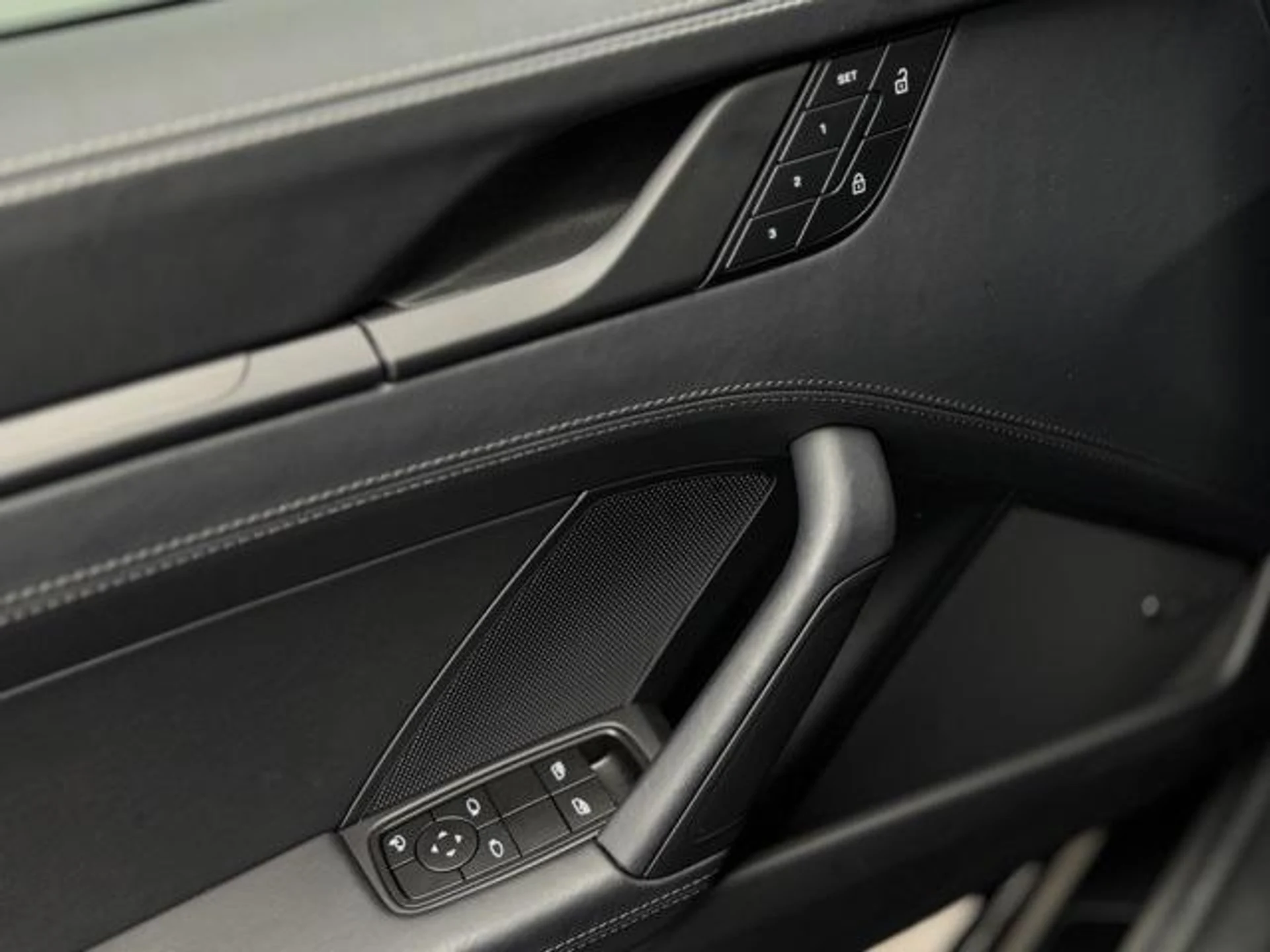 mph013_3270418627_q_Ns_Cg_E2s_yln7gw4a8_Pcxdha6_Jc_a152408440