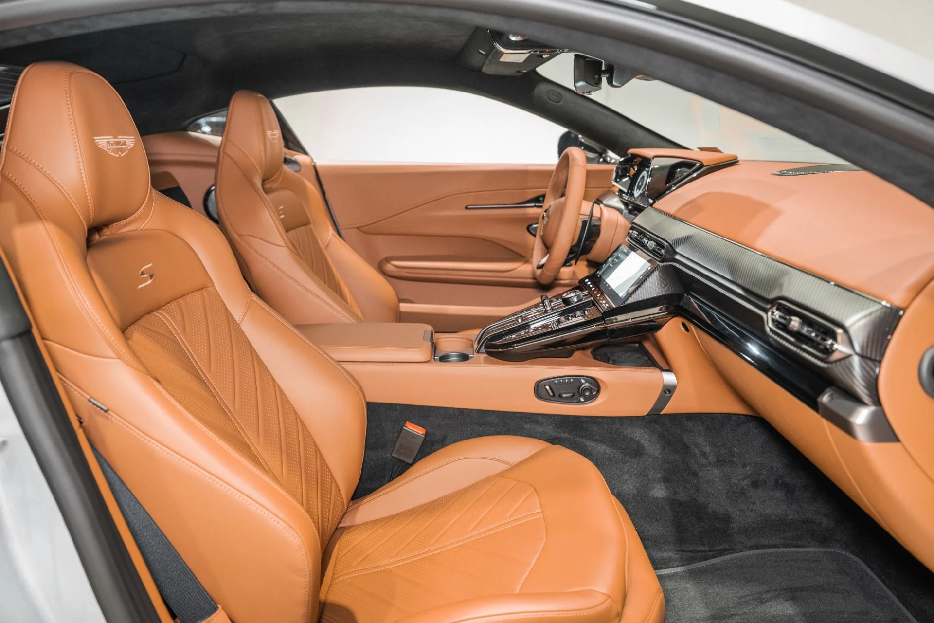 mph013_3271866819_New_2026_Aston_Martin_Vantage_S_Coupe_1767380172_c3a685e2d2