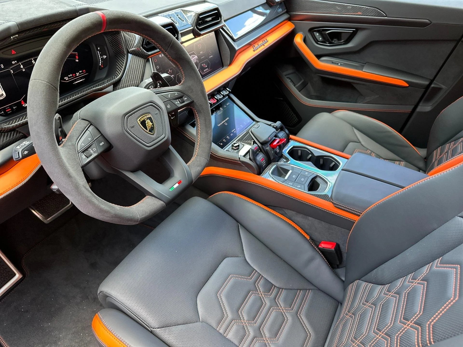 mph013_3274535985_Used_2025_Lamborghini_Urus_SE_1755160813_c78e1e746a