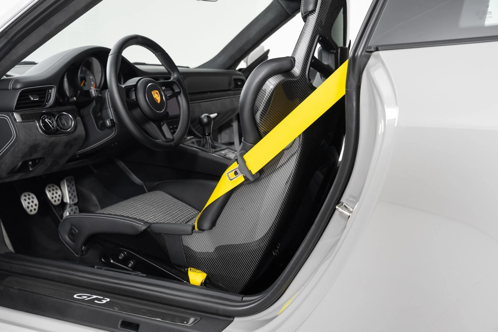 mph013_3279582873_Used_2018_Porsche_911_GT_3_1759183086_a8a3643611