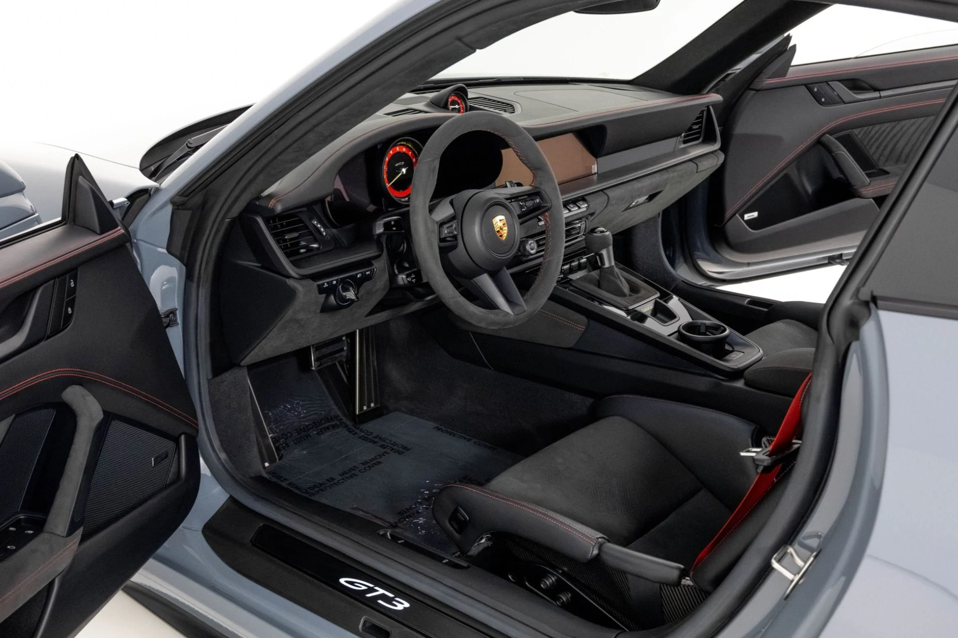 mph013_3285379141_Used_2024_Porsche_911_GT_3_1760998093_7dcef12258