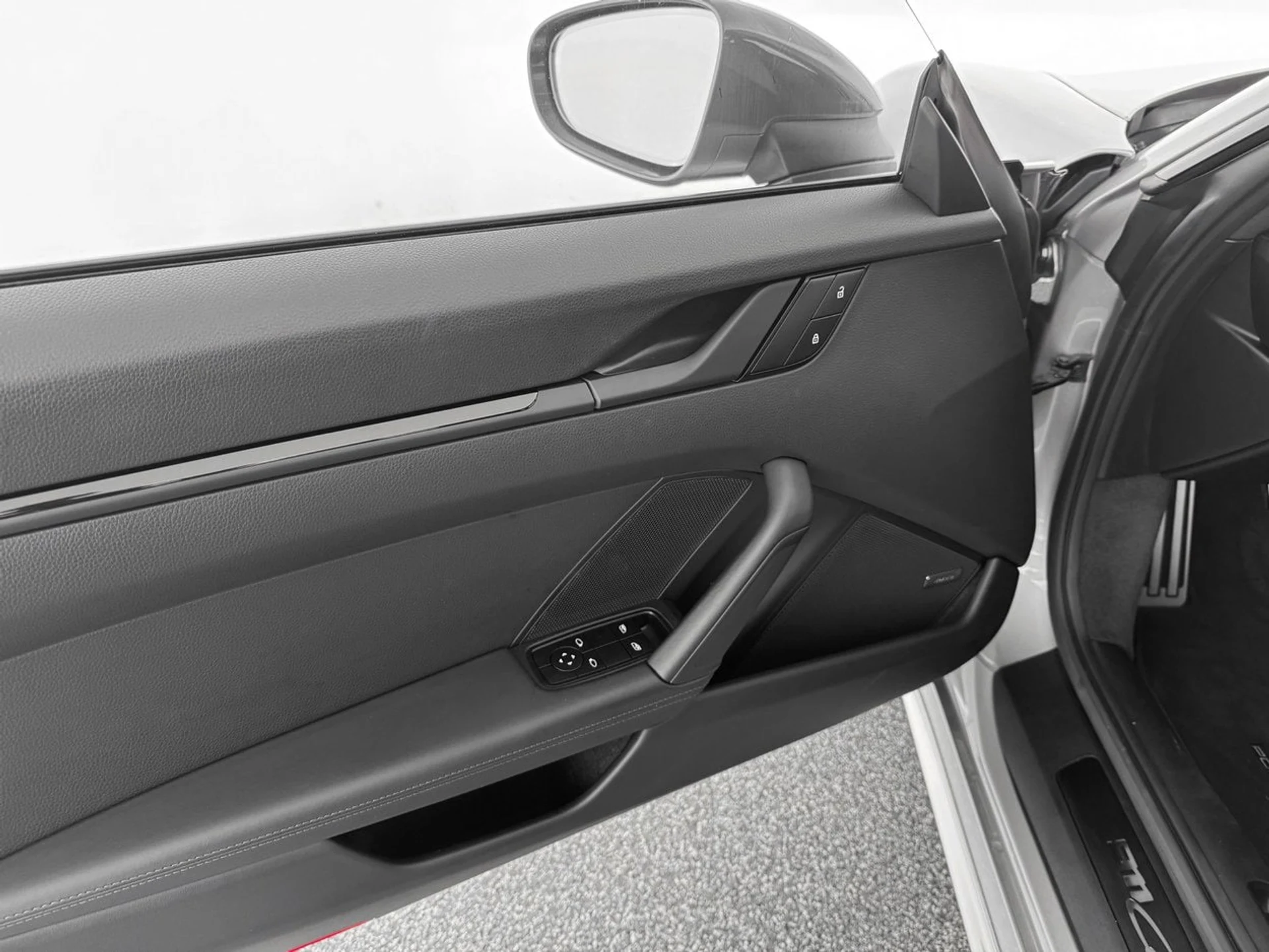 mph013_3296100509_ad5b491aa2a48f54331d51f66667699ax_105e502aae