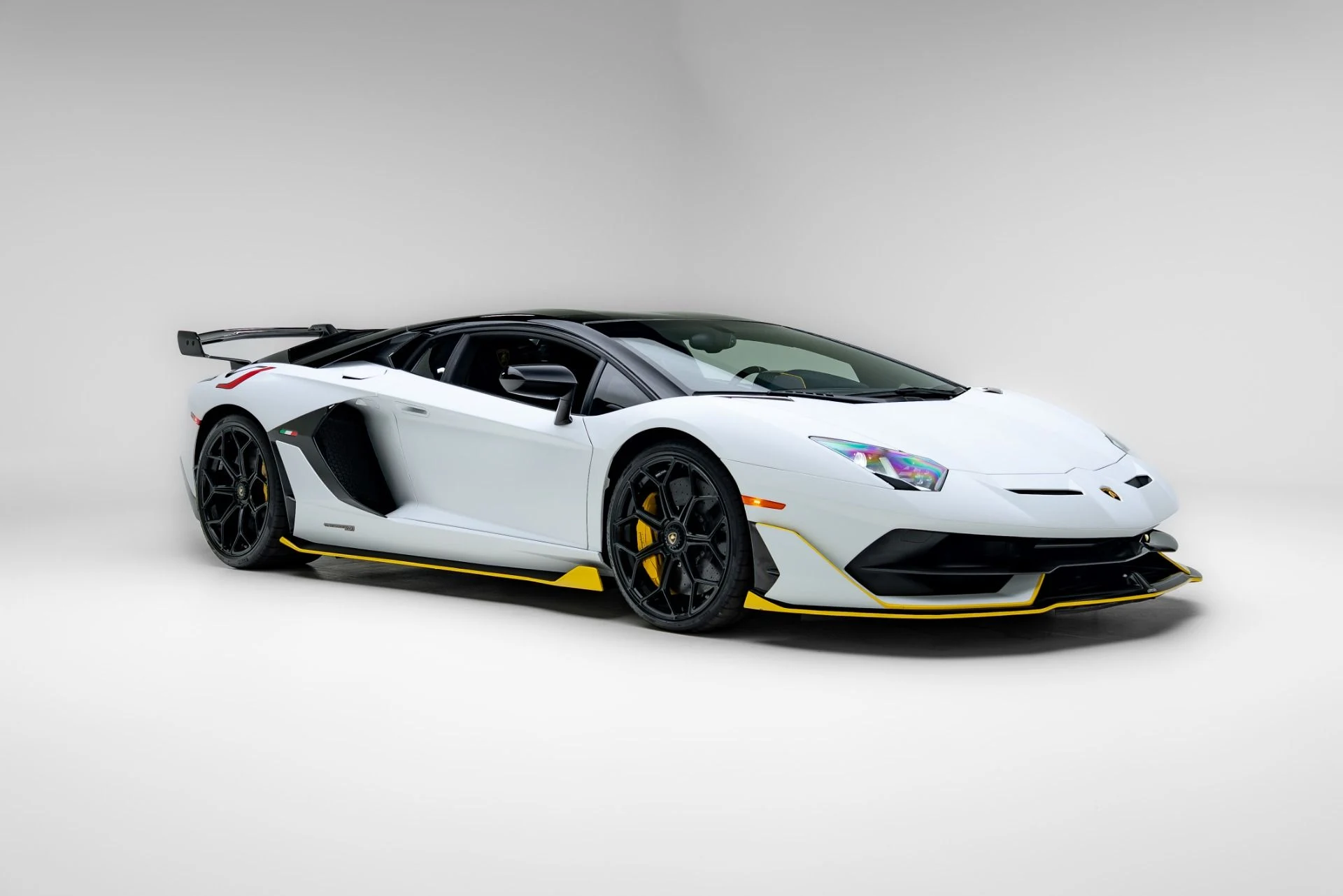 mph013_3296347305_Used_2021_Lamborghini_Aventador_LP_770_4_SVJ_1776372314_4c96bb0bec