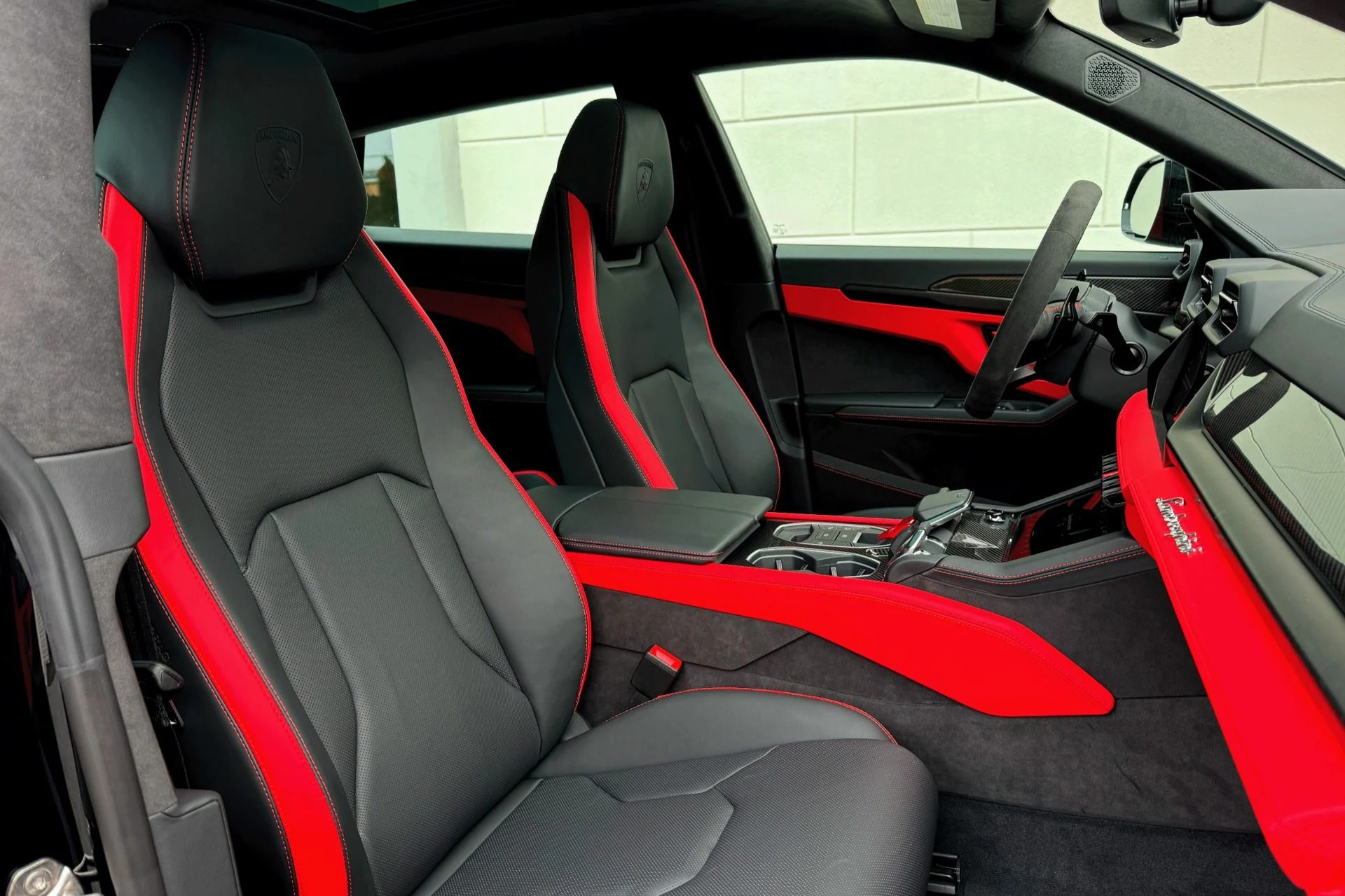 mph013_3299475631_Used_2025_Lamborghini_Urus_SE_1744358435_b9986beff3