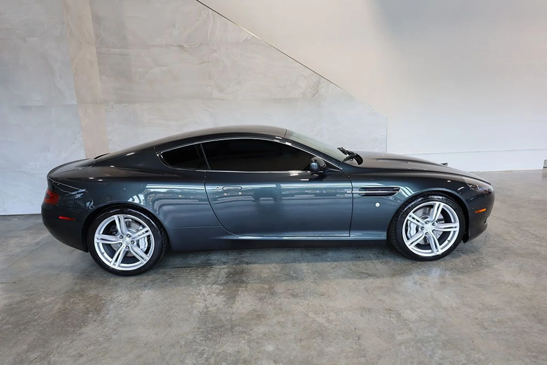 mph013_3299712134_used_2007_aston_martin_db9_2drcoupemanual_9689_21830752_14_1024_18f72e2850