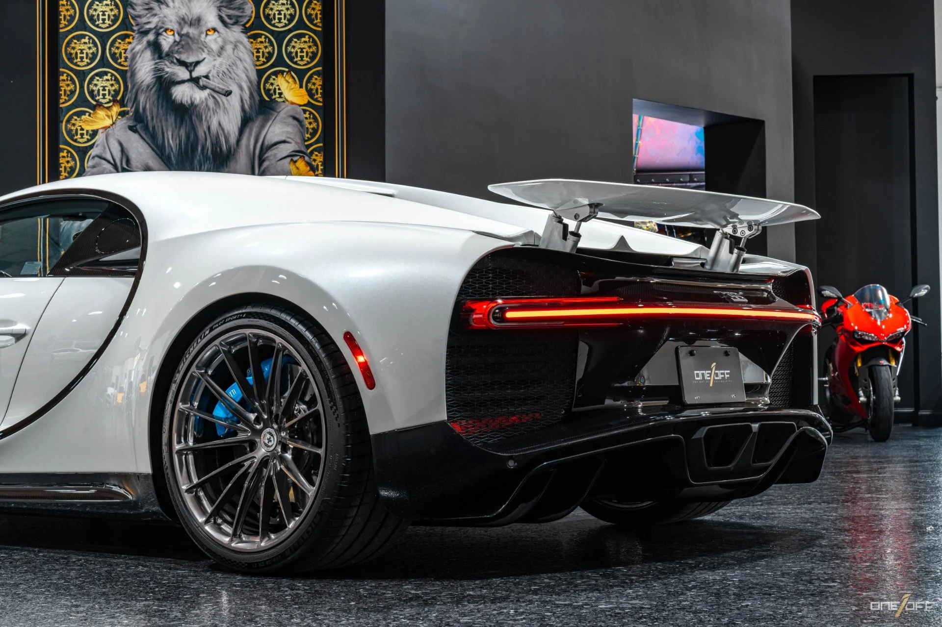 mph013_3304814563_Used_2019_Bugatti_Chiron_FULL_PPF_HRE_Wheels_Caracteres_Included_Comfort_Seats_Black_Carbon_1709734529_98803c794c