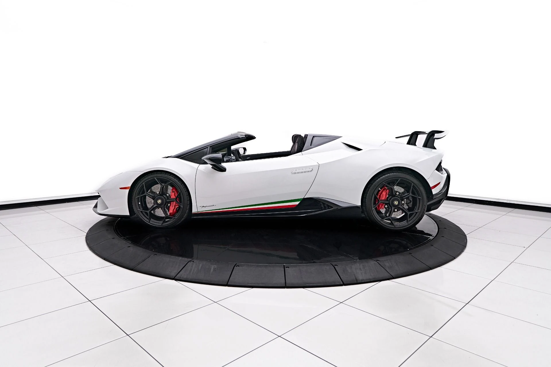 mph013_3306244256_Used_2018_Lamborghini_Huracan_Performante_1754074926_f3ff146b73