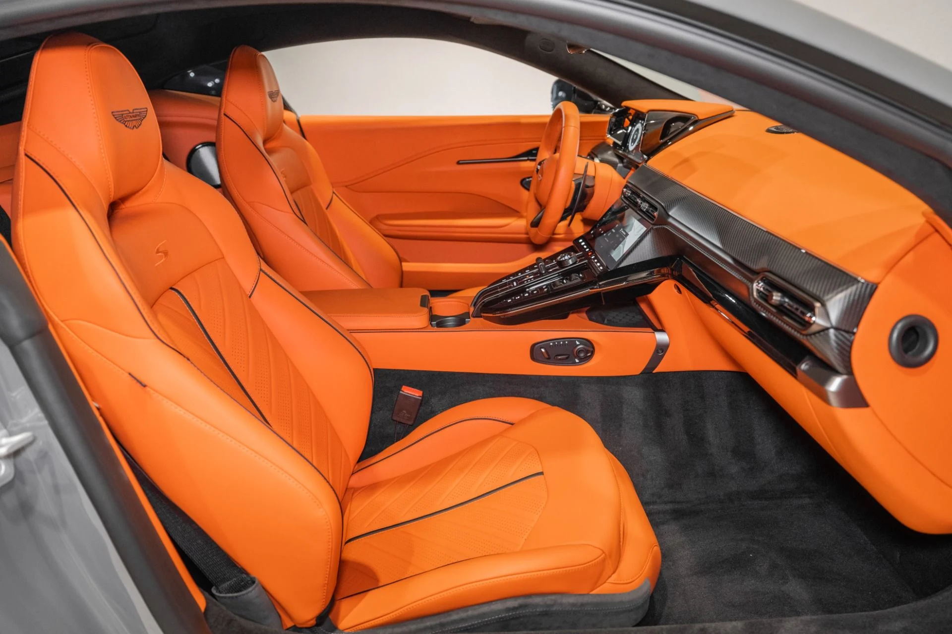 mph013_3312622747_Used_2026_Aston_Martin_Vantage_S_1778492725_b8623ee8f3
