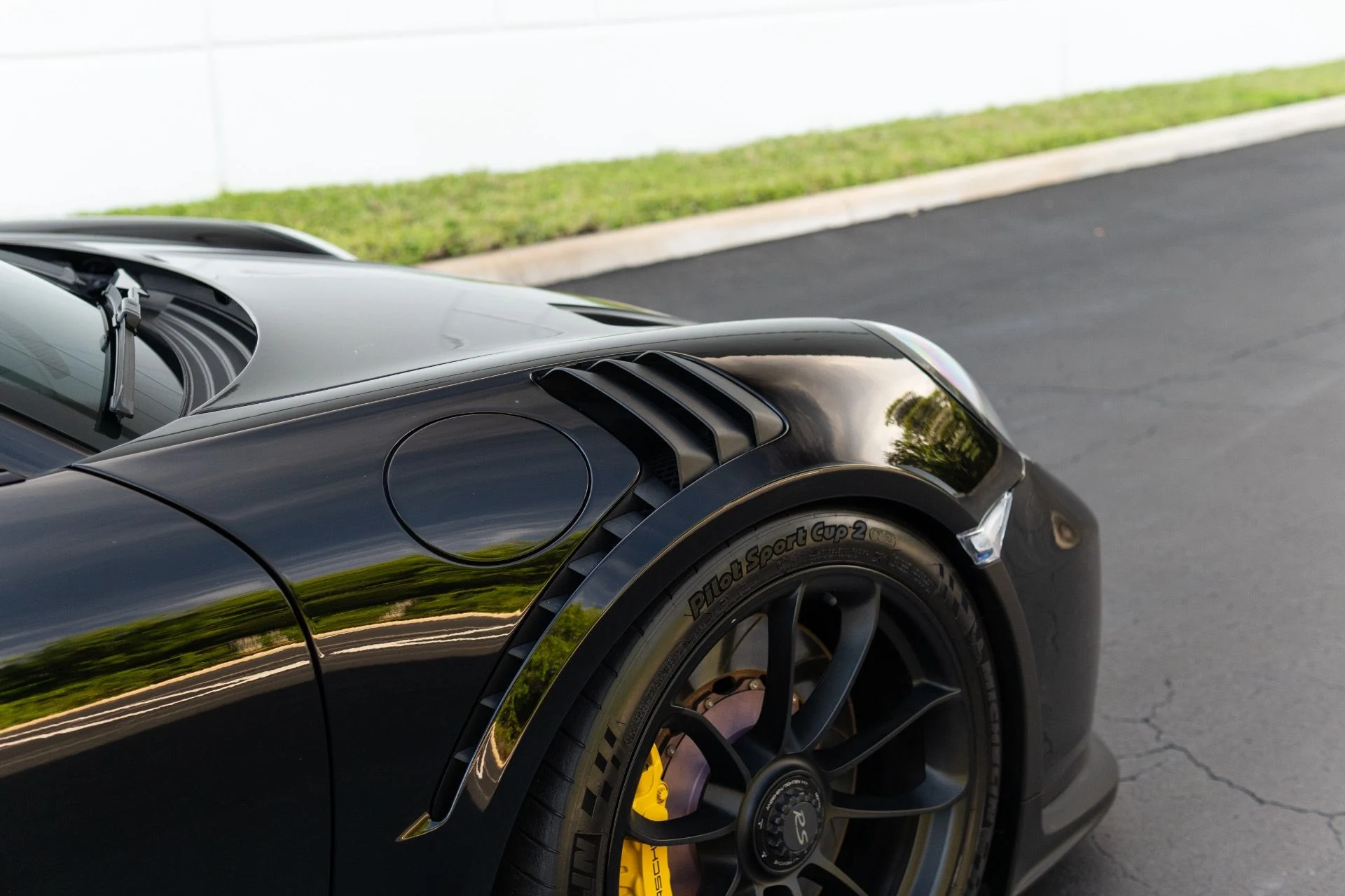 mph013_331495669_Used_2019_Porsche_911_GT_3_RS_1765832694_e2c658c2c8