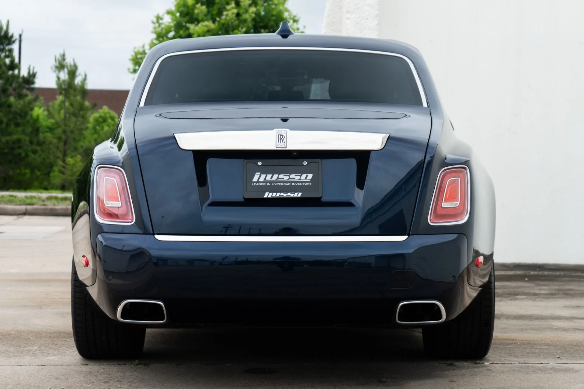 mph013_3316098833_Used_2022_Rolls_Royce_Phantom_1778012232_6b75321bbe