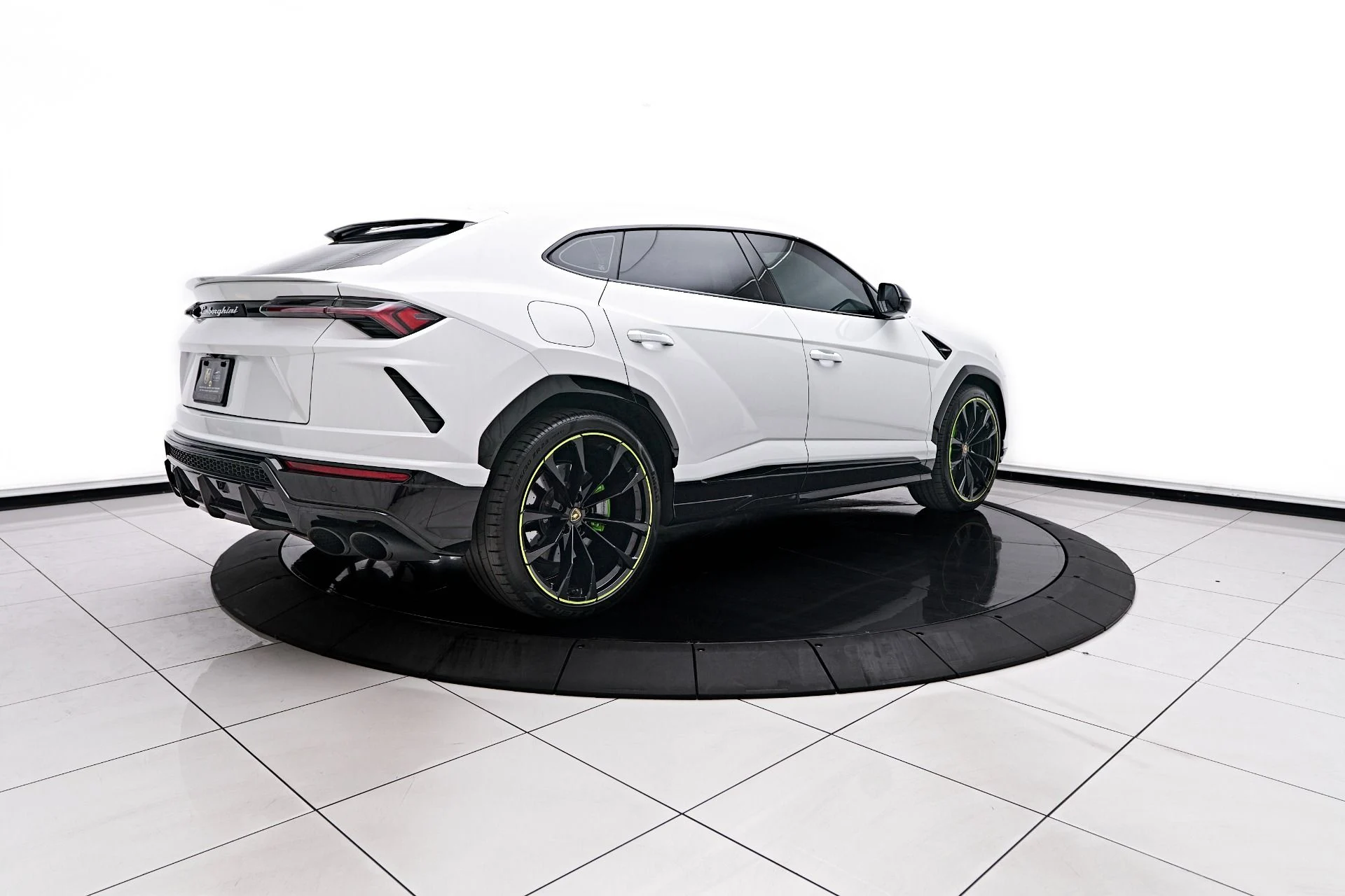 mph013_3333104135_Used_2022_Lamborghini_Urus_Base_1758404784_bd8bf5f8ac